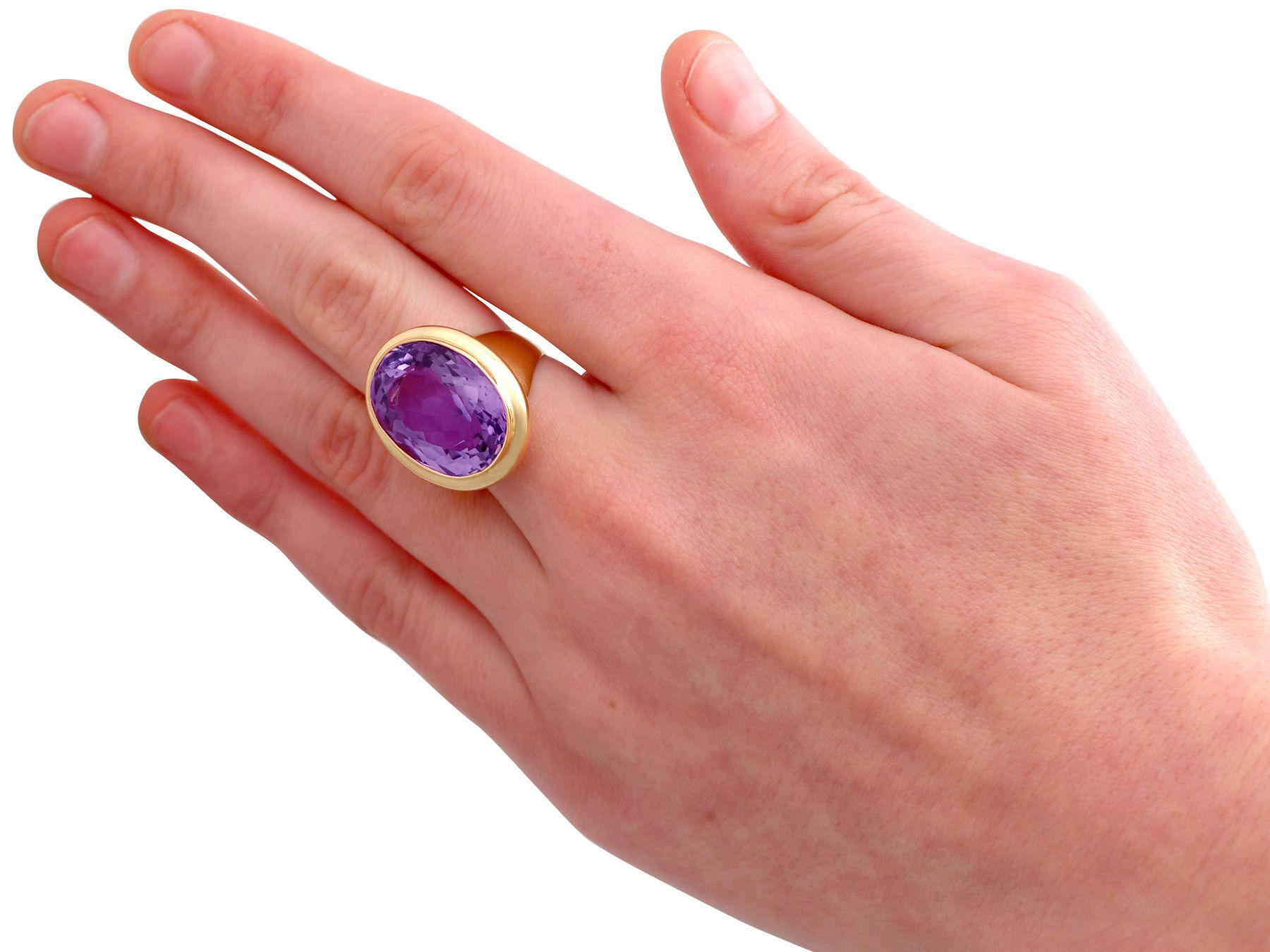 1960s 13.53 Carat Amethyst and Yellow Gold Cocktail Ring 1