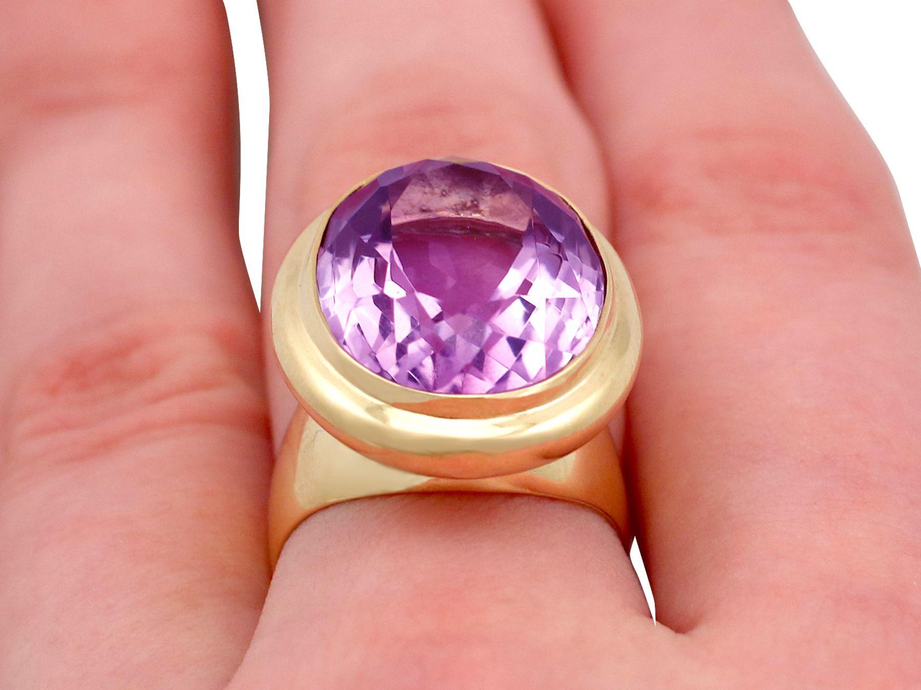 1960s 13.53 Carat Amethyst and Yellow Gold Cocktail Ring 3