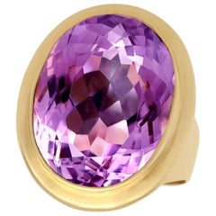 1960s 13.53 Carat Amethyst and Yellow Gold Cocktail Ring