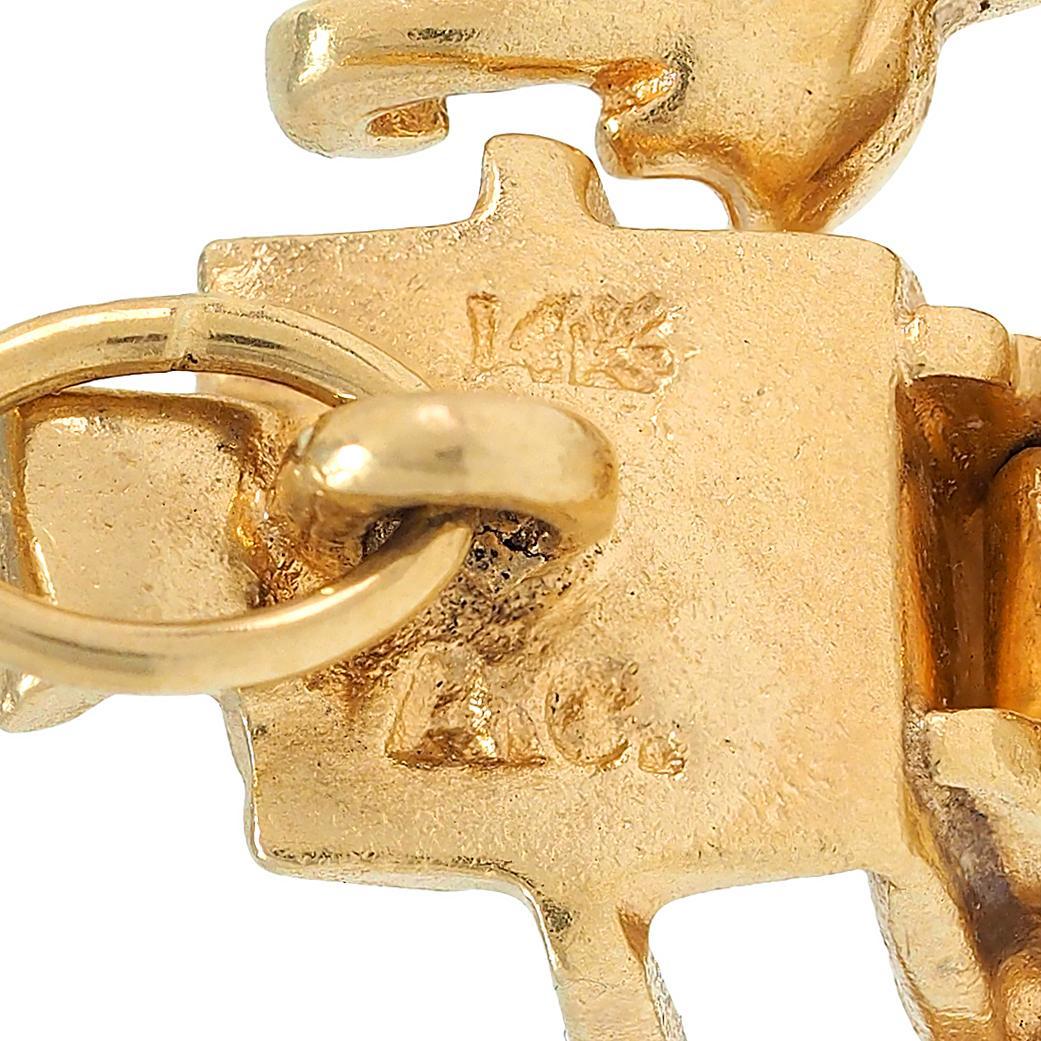 1960er Jahre 14 Karat Gelbgold Vintage Zahnarztstuhl Anhänger Charme im Angebot 2