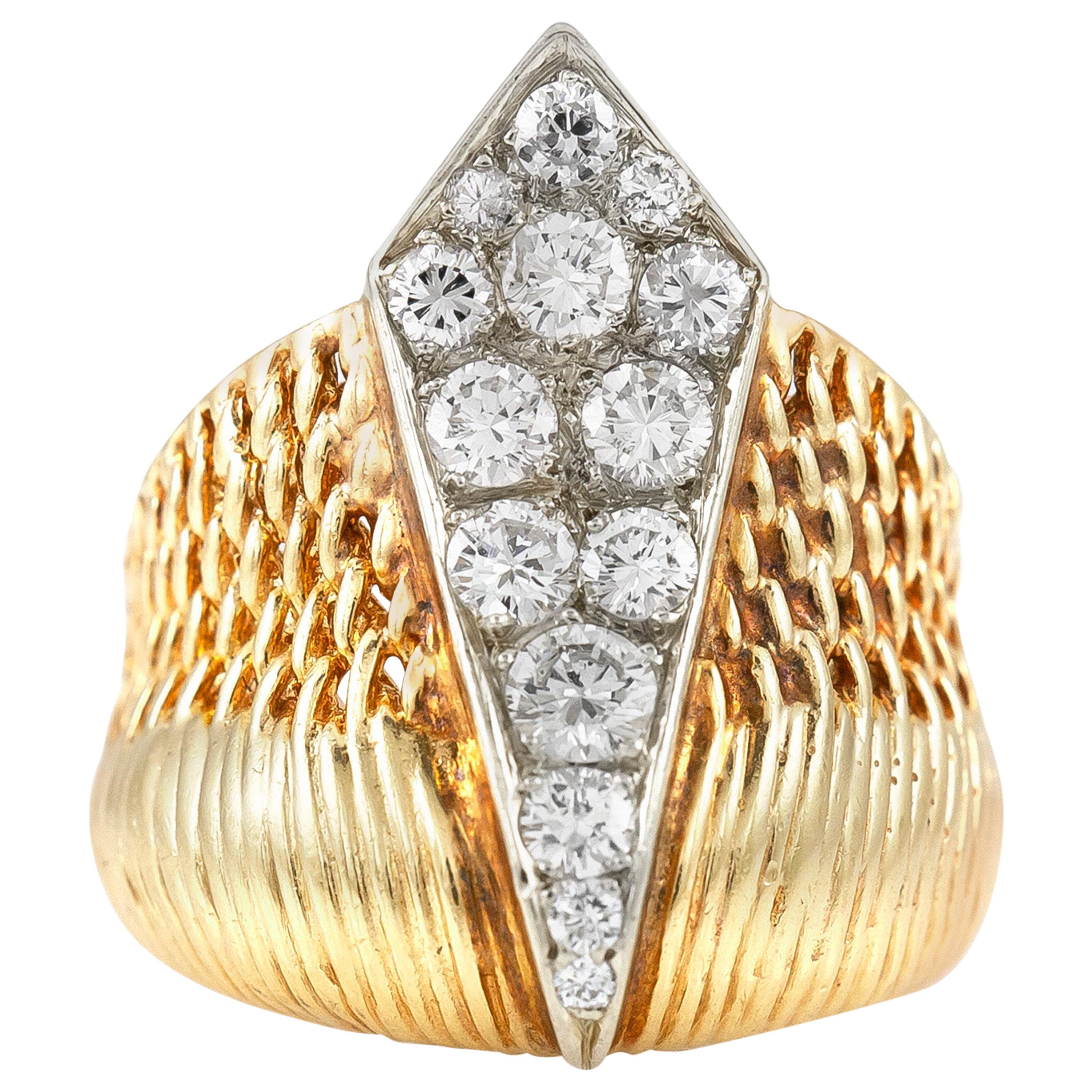 1960er Jahre 14 Karat Gelbgold Ring mit Diamanten im Angebot