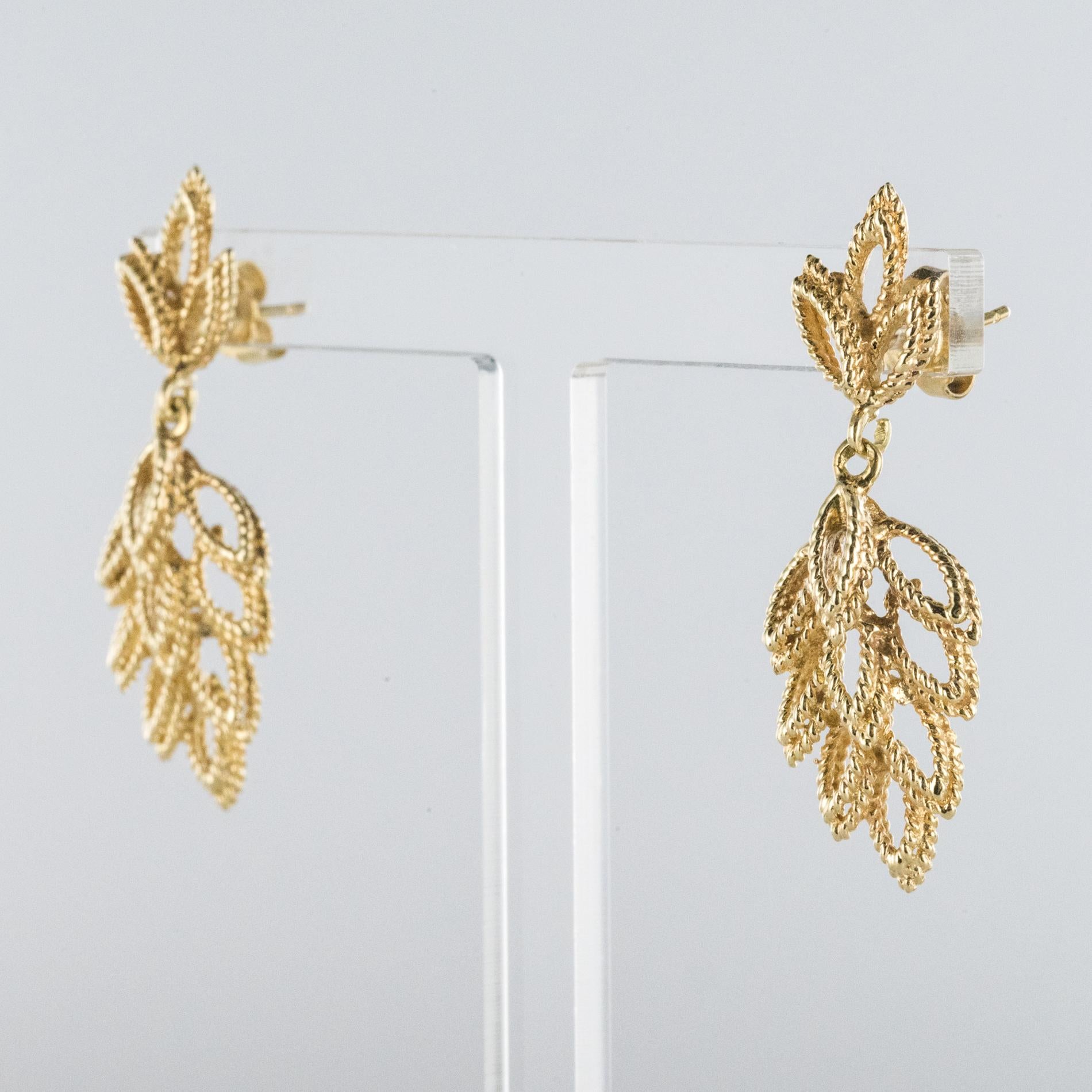 Retro 1960s 14 Karat Yellow Gold Leaf Shaped Dangle Earrings