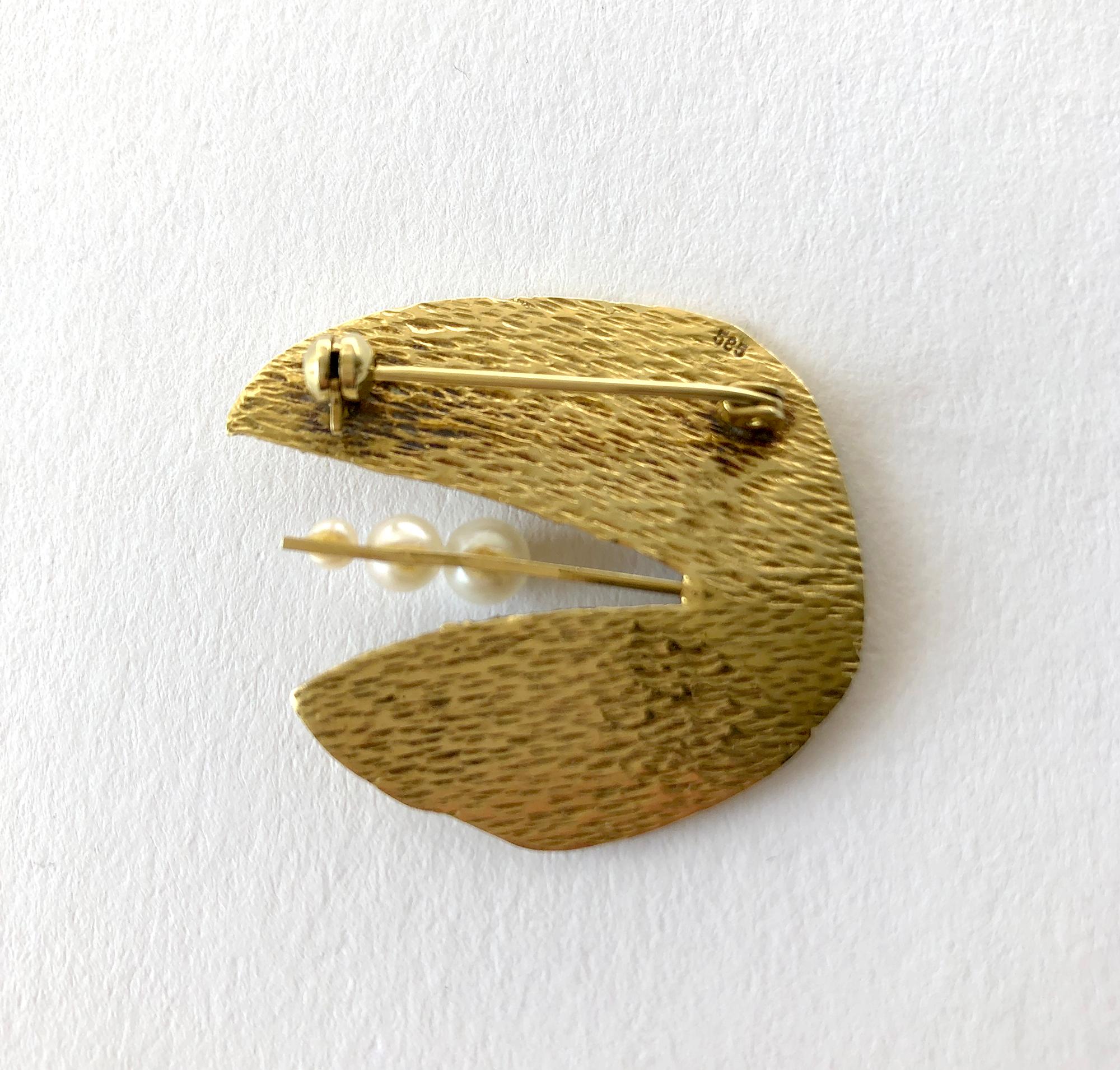brooch pin