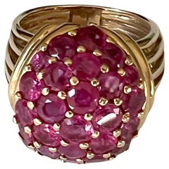 1960s Bague de Cocktail Bombe en or 14K et rubis pavés