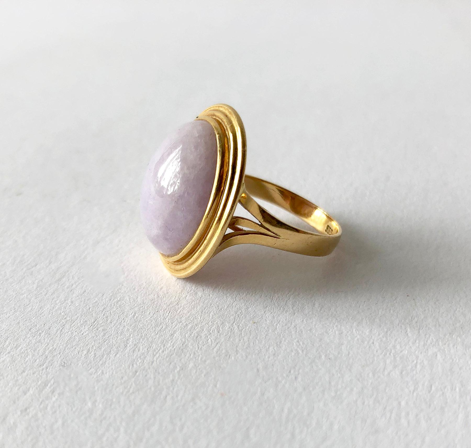 14k gold with lavender jade cabochon ring, circa 1960's.  Ring is a finger size 6.5 and is in very good vintage condition.  6.8 grams.