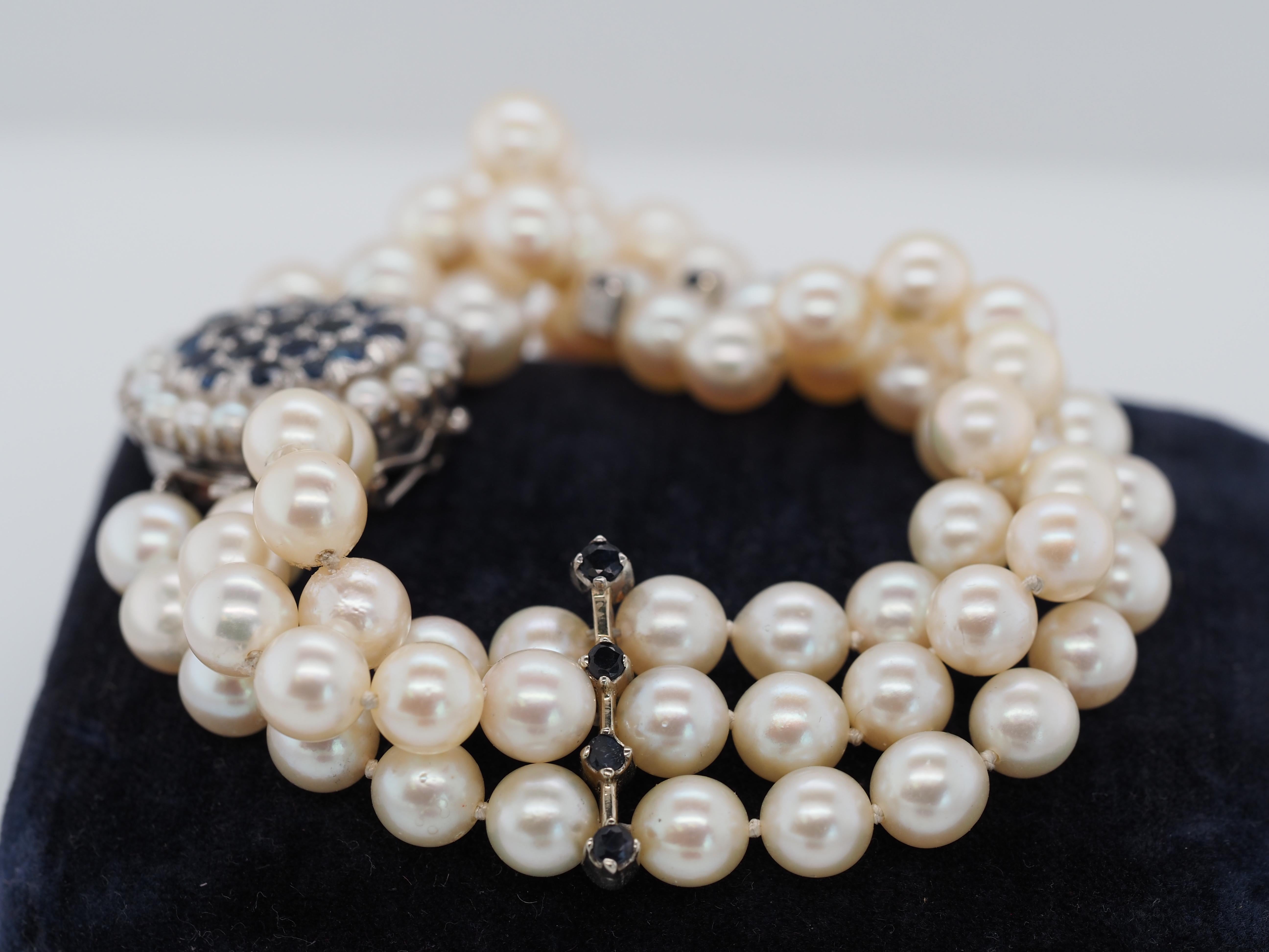 1960s 14k White Gold Pearl Bracelet with Natural Sapphires In Good Condition For Sale In Atlanta, GA