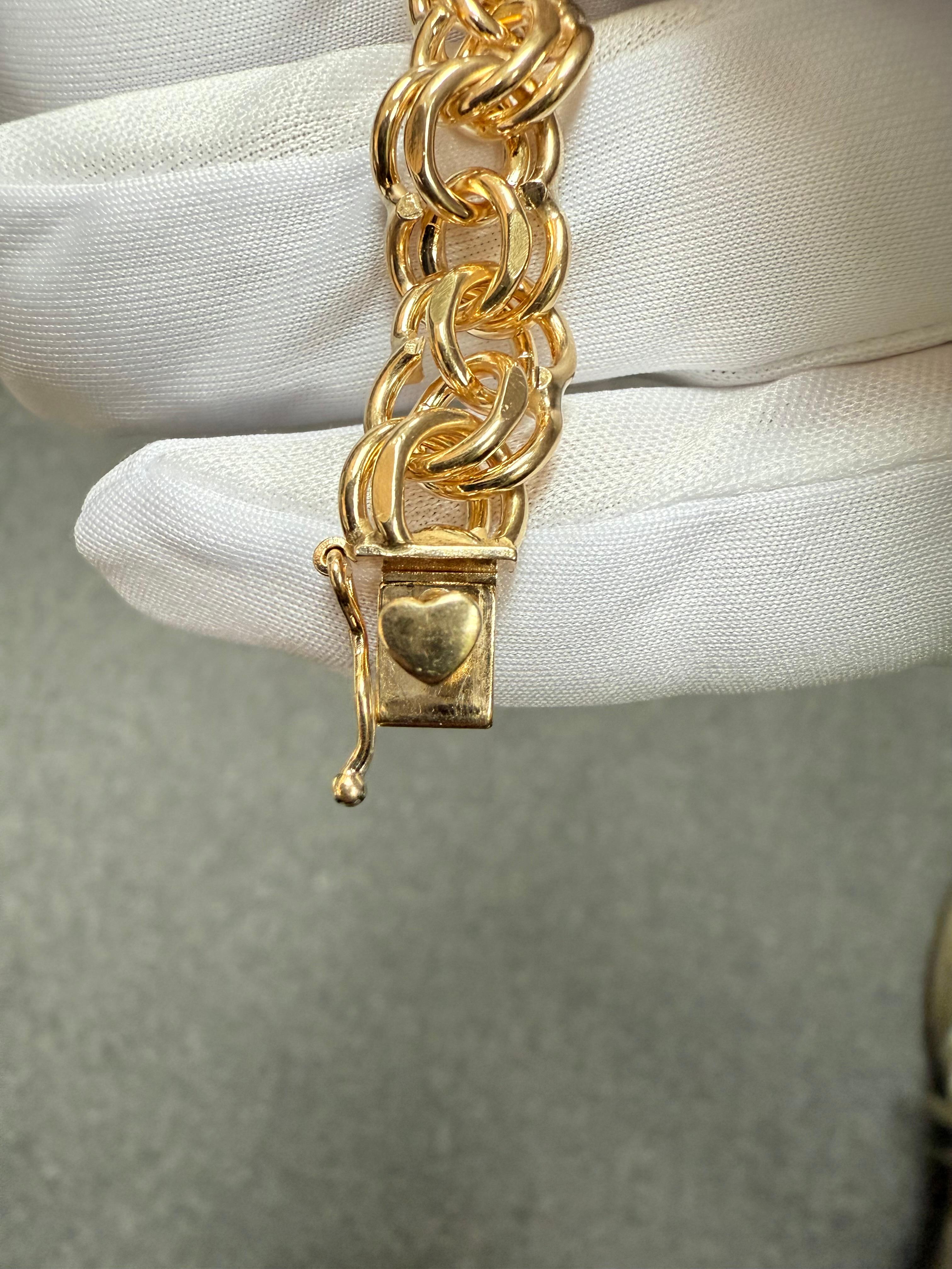 1960s Bracelet à breloques en or jaune 14k en vente 8