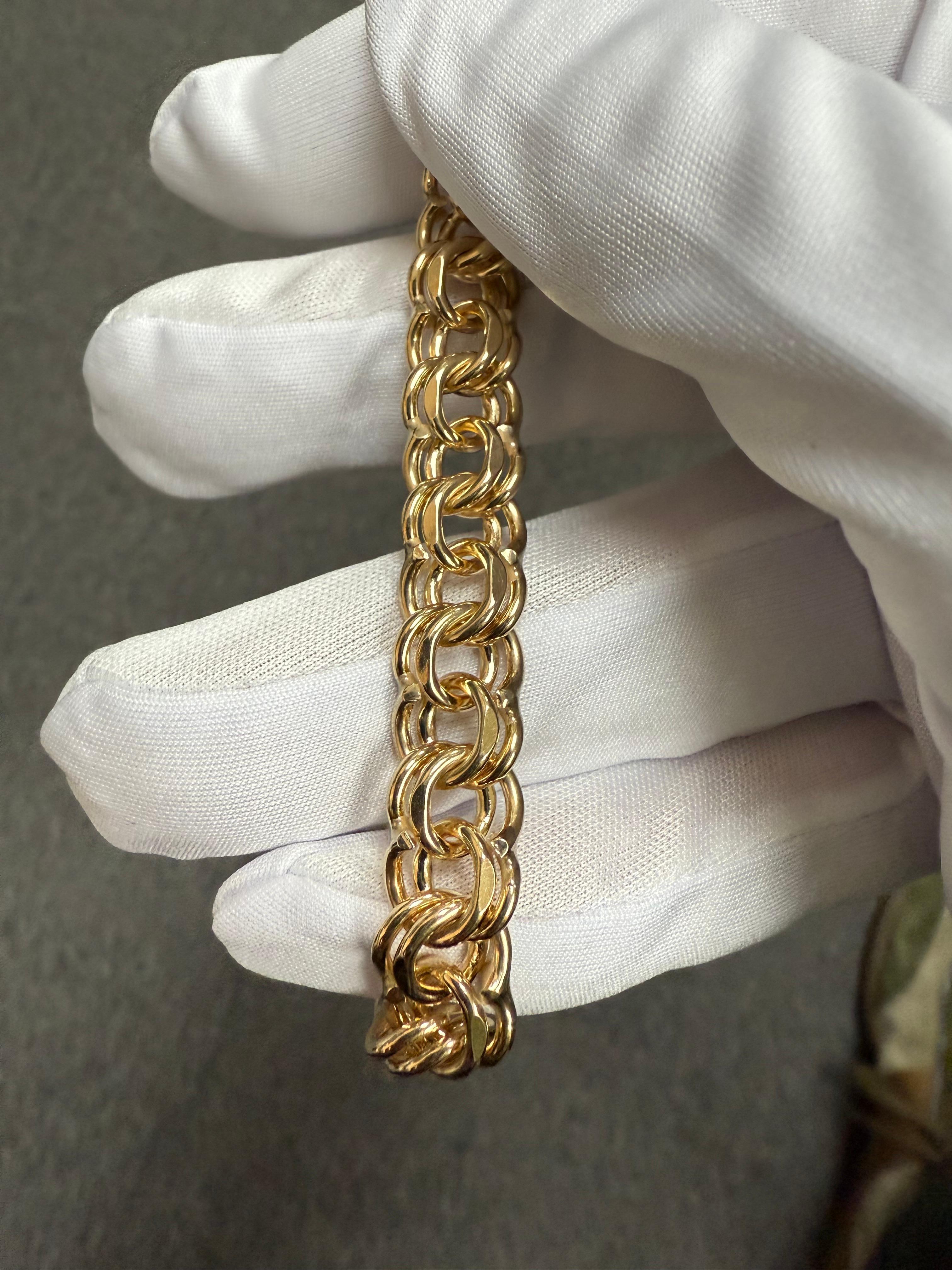 1960s Bracelet à breloques en or jaune 14k en vente 10