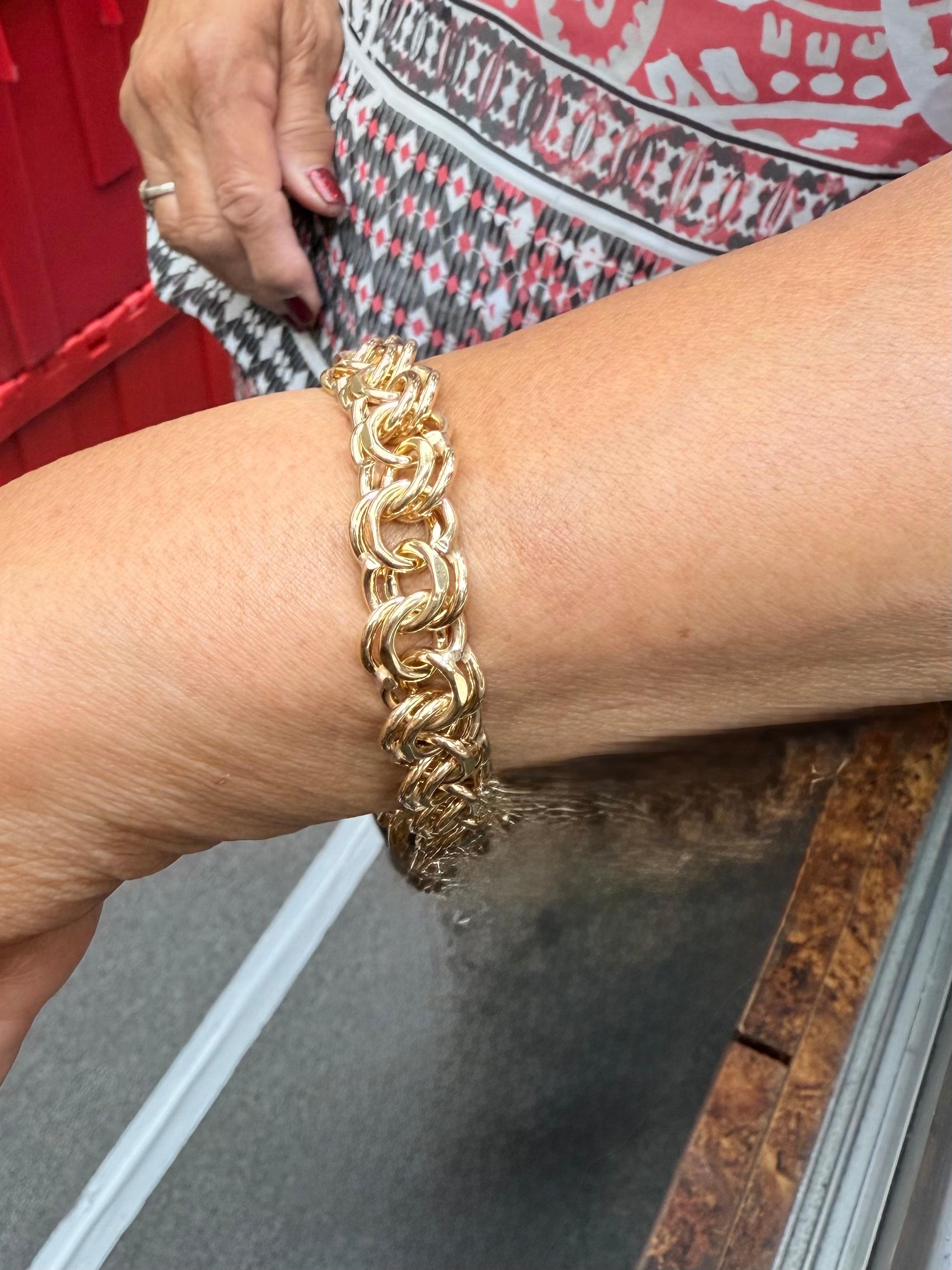 1960s Bracelet à breloques en or jaune 14k Bon état - En vente à Los Angeles, CA