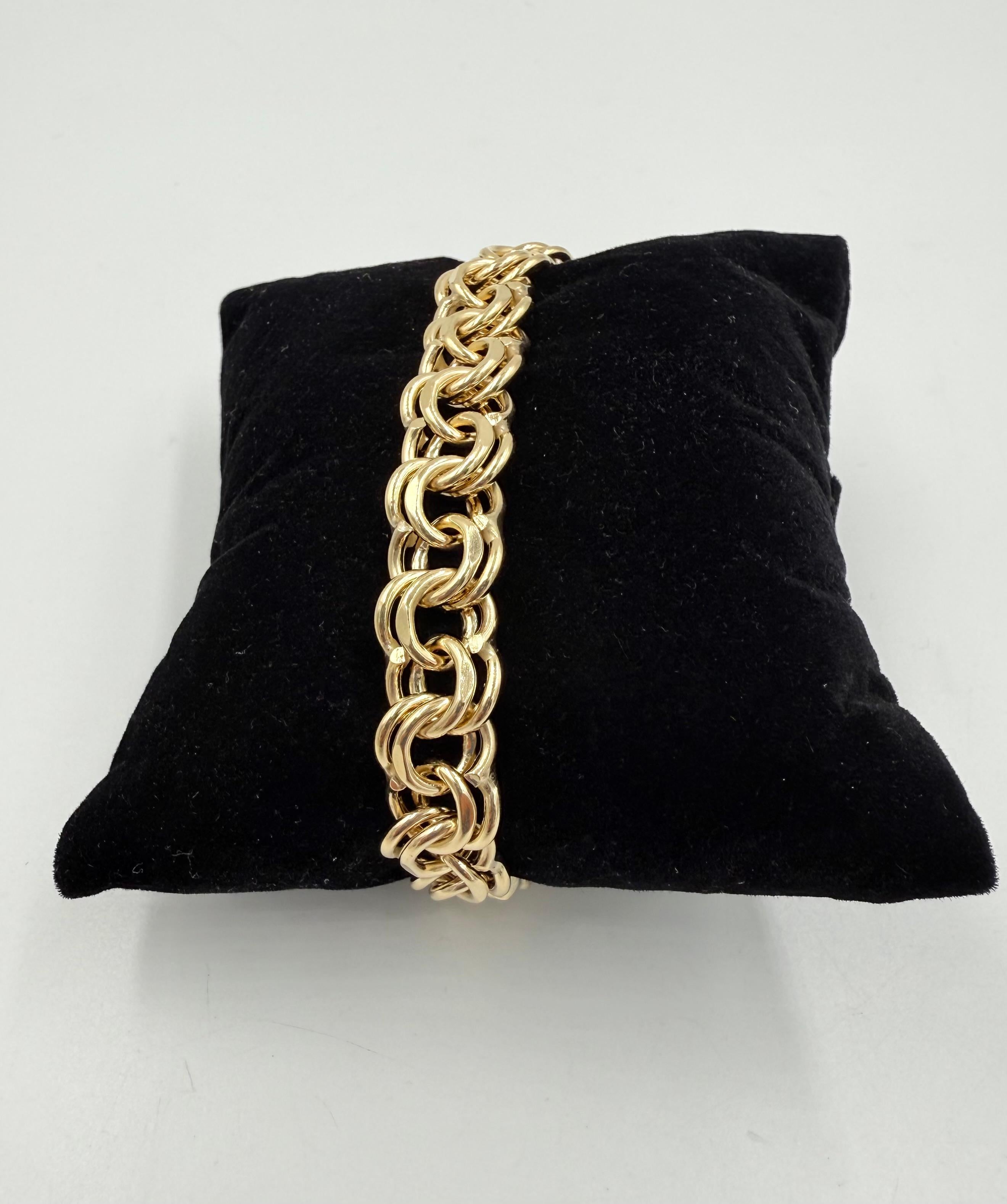 1960s Bracelet à breloques en or jaune 14k en vente 2