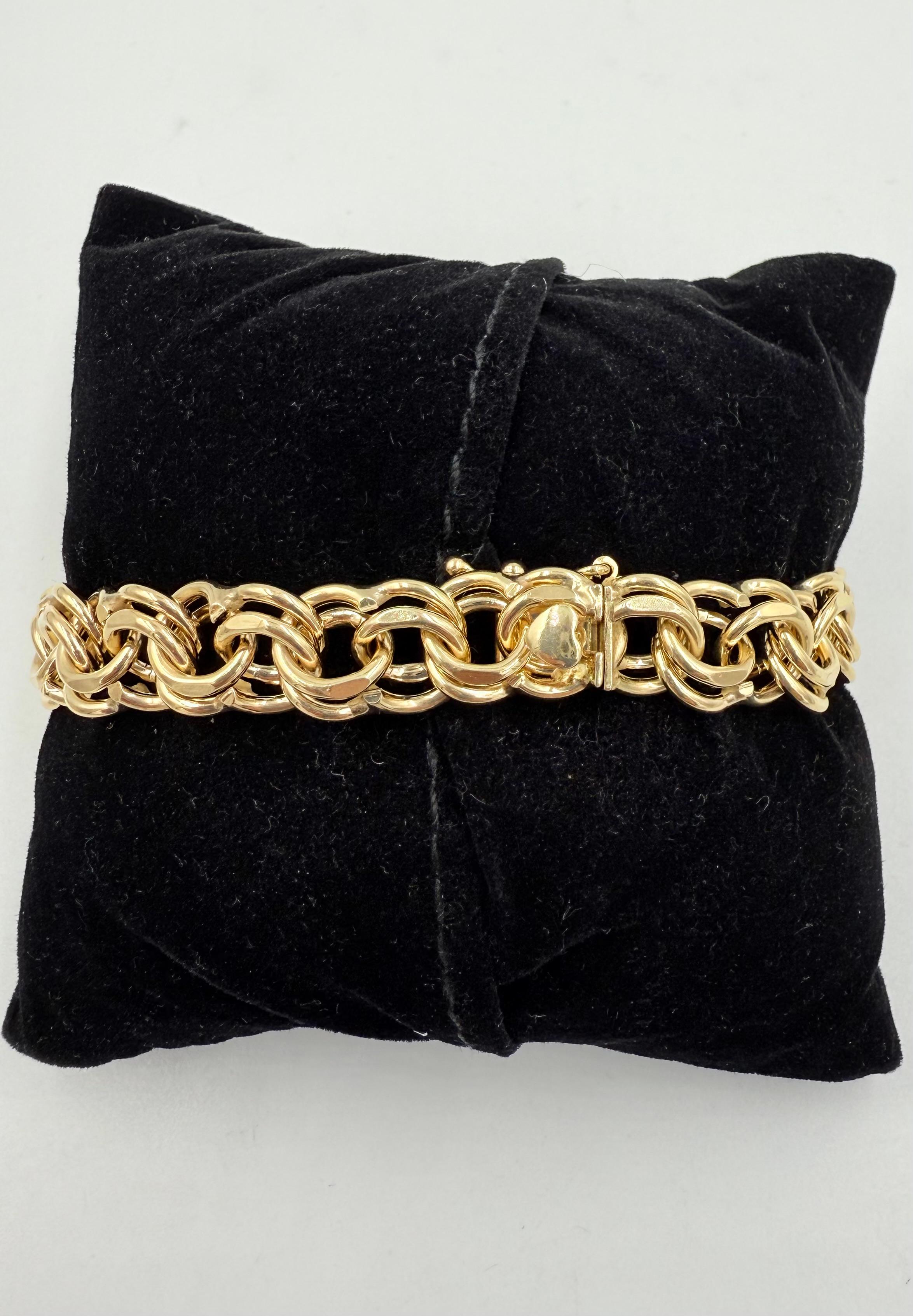 1960s Bracelet à breloques en or jaune 14k en vente 3