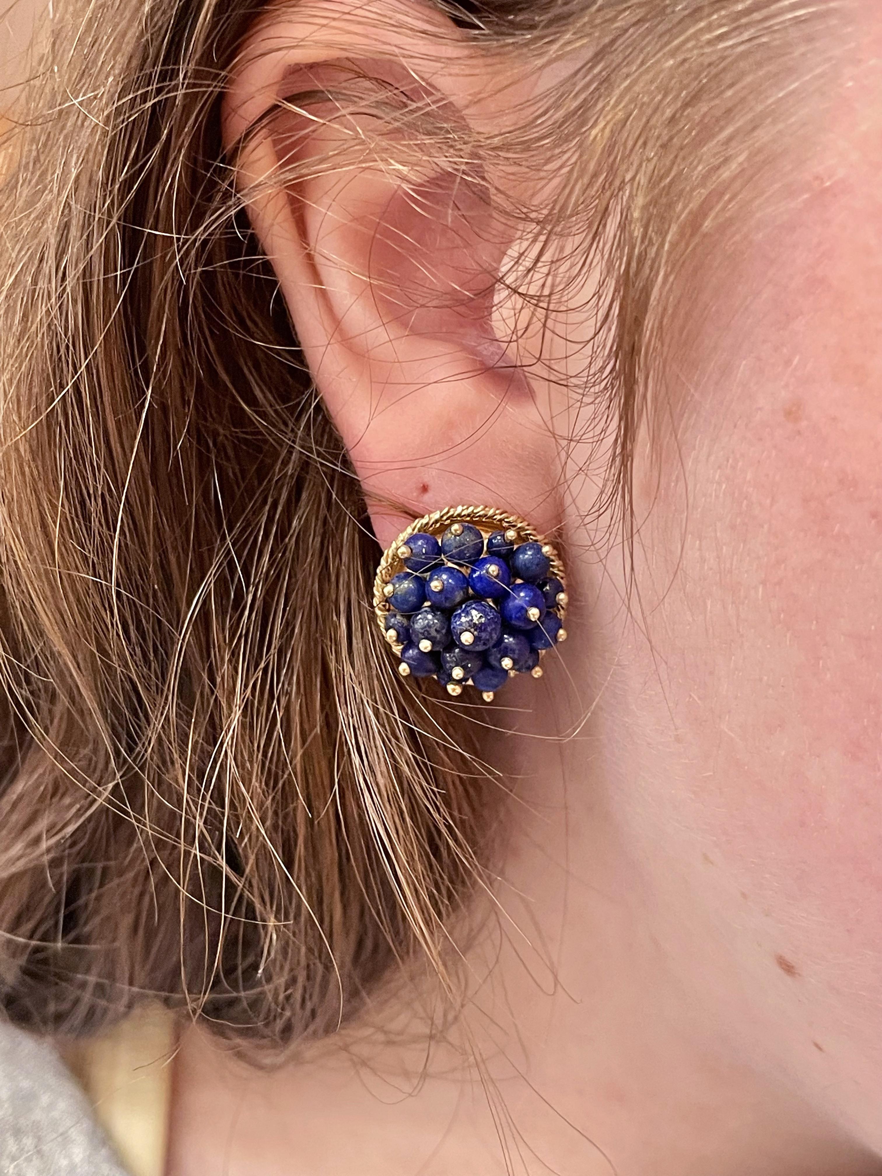 Boucles d'oreilles en or jaune 14K avec perles de Lapis des années 1960 en vente 5
