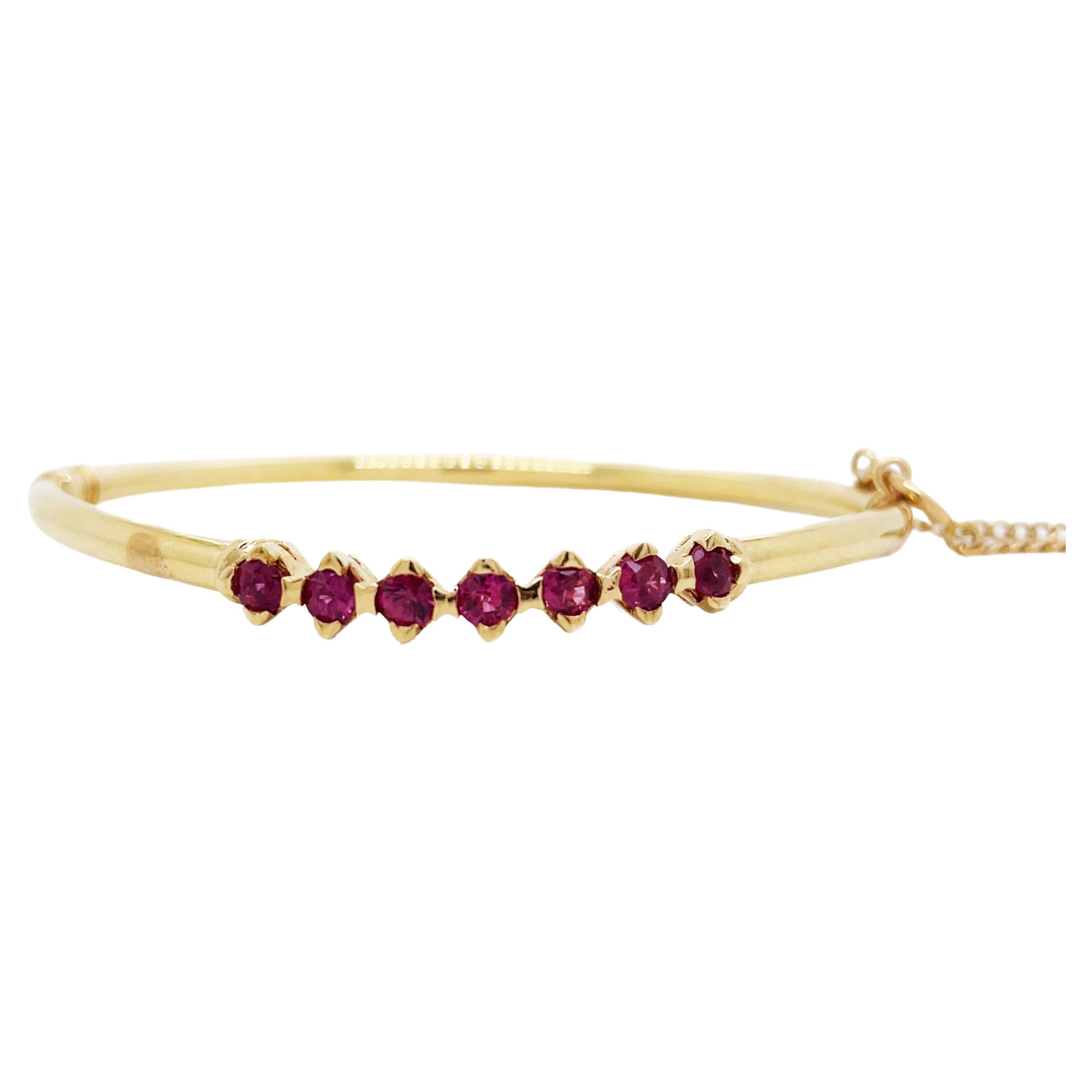 Années 1960, Bracelet à charnière en or jaune 14 carats et rubis