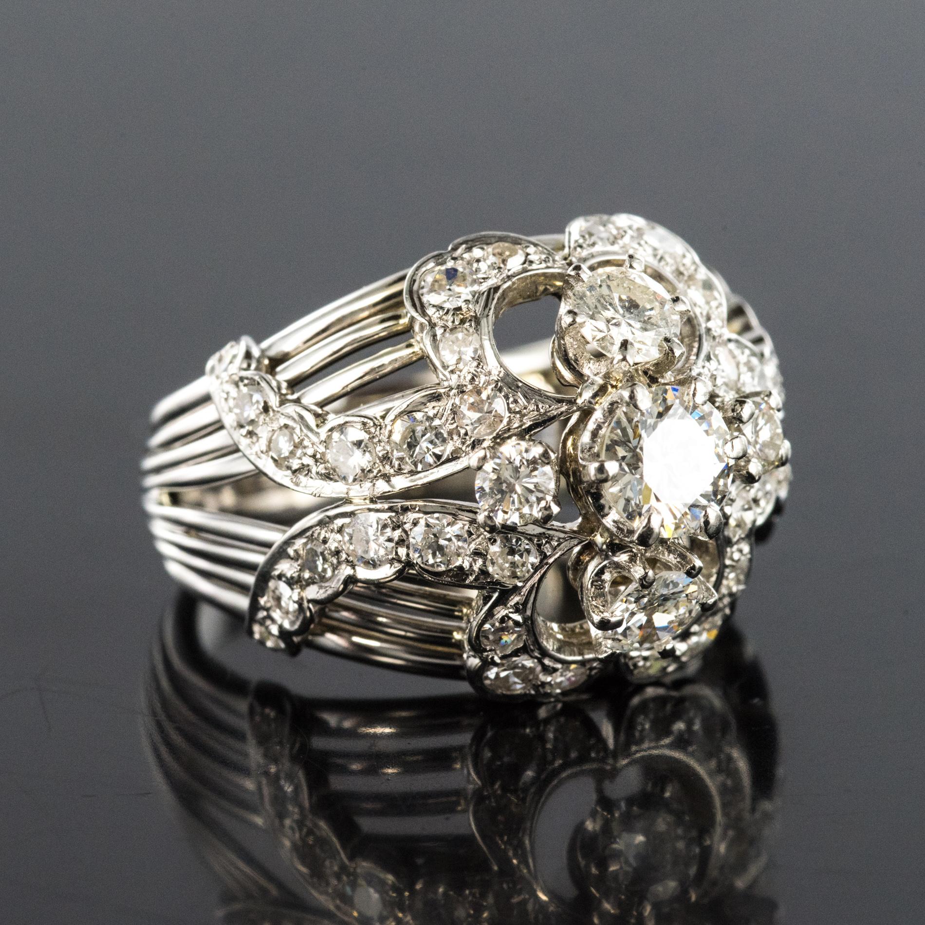 1960s 1.50 Carat Diamond 18 Karat White Gold Retro Dome Ring In Good Condition In Poitiers, FR