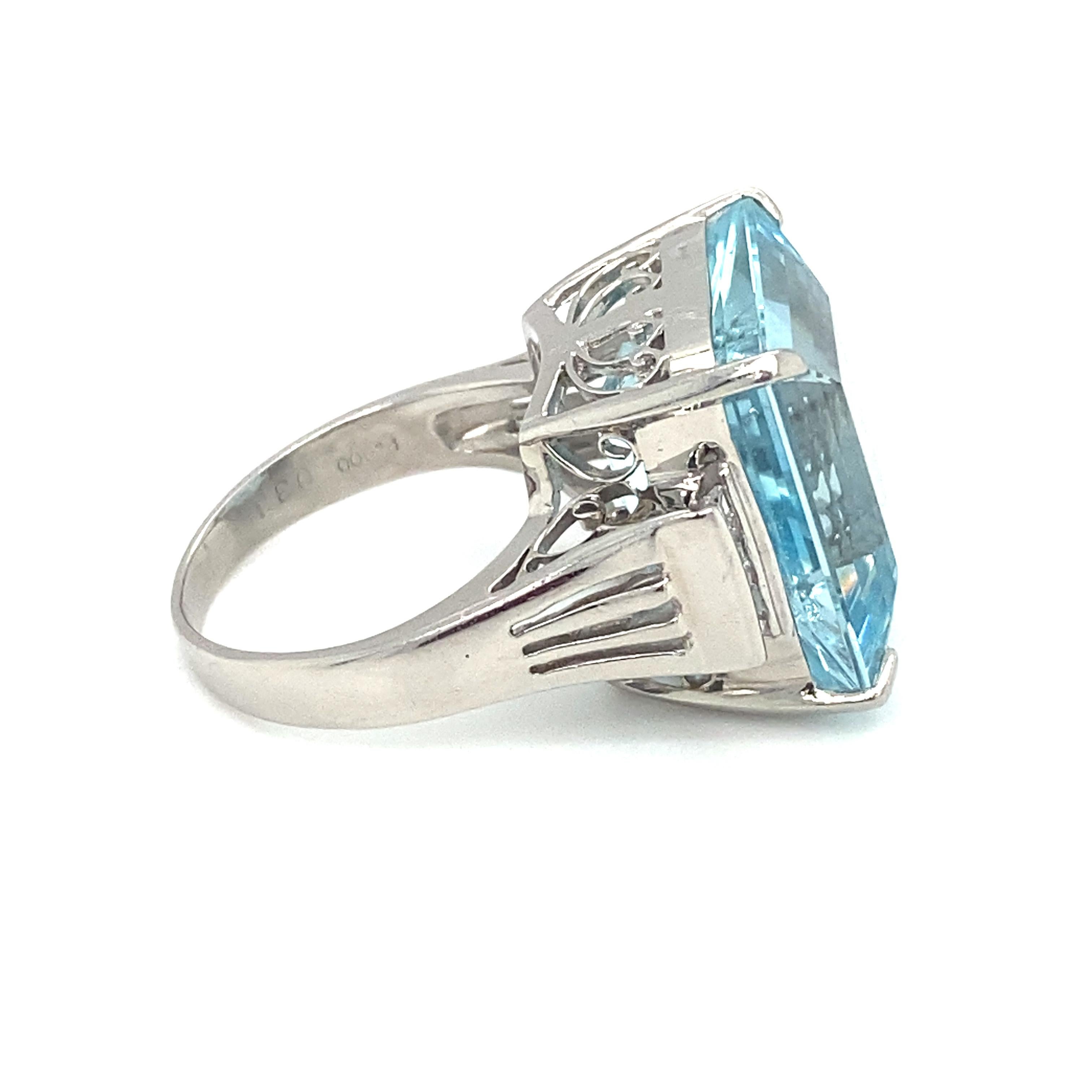 Women's or Men's 1960s, 15.32 Carat Aquamarine and Diamond Cocktail Ring in Platinum For Sale