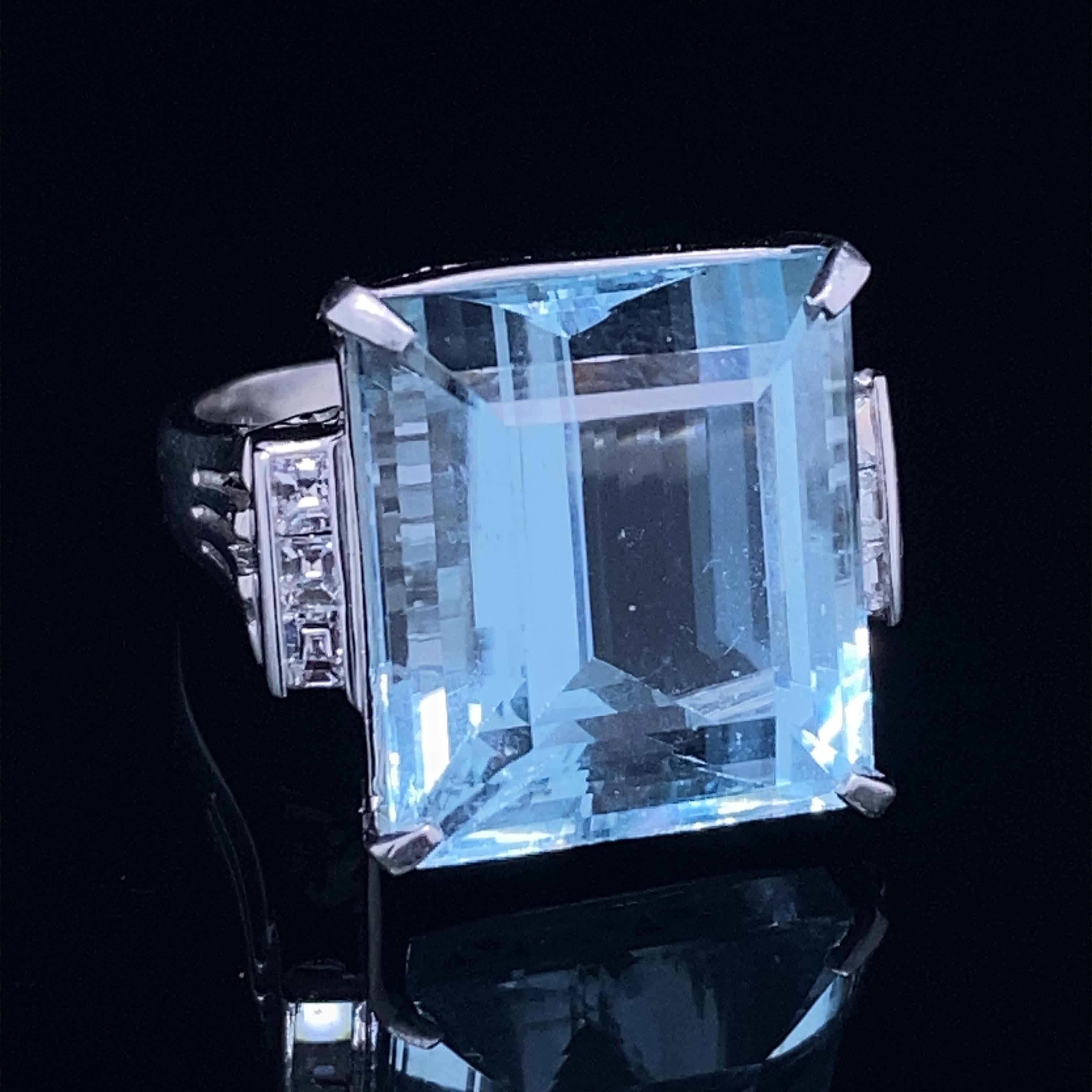 1960s, 15.32 Carat Aquamarine and Diamond Cocktail Ring in Platinum 2