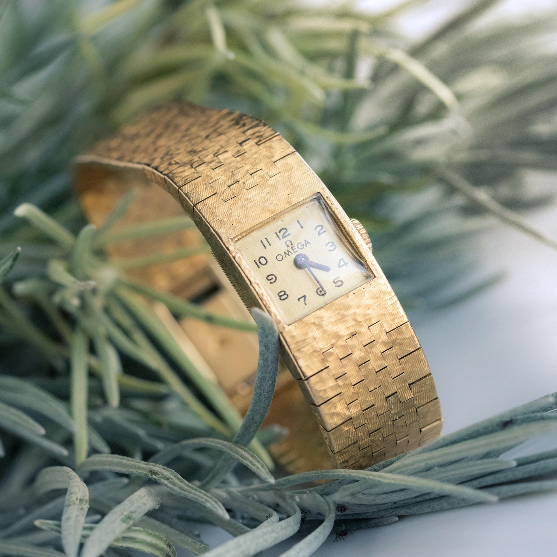 1960er Jahre 18 Karat Amati Gelbgold Omega Damenuhr im Zustand „Hervorragend“ in Poitiers, FR