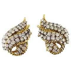 Boucles d'oreilles à feuilles en or 18 carats et diamants des années 1960