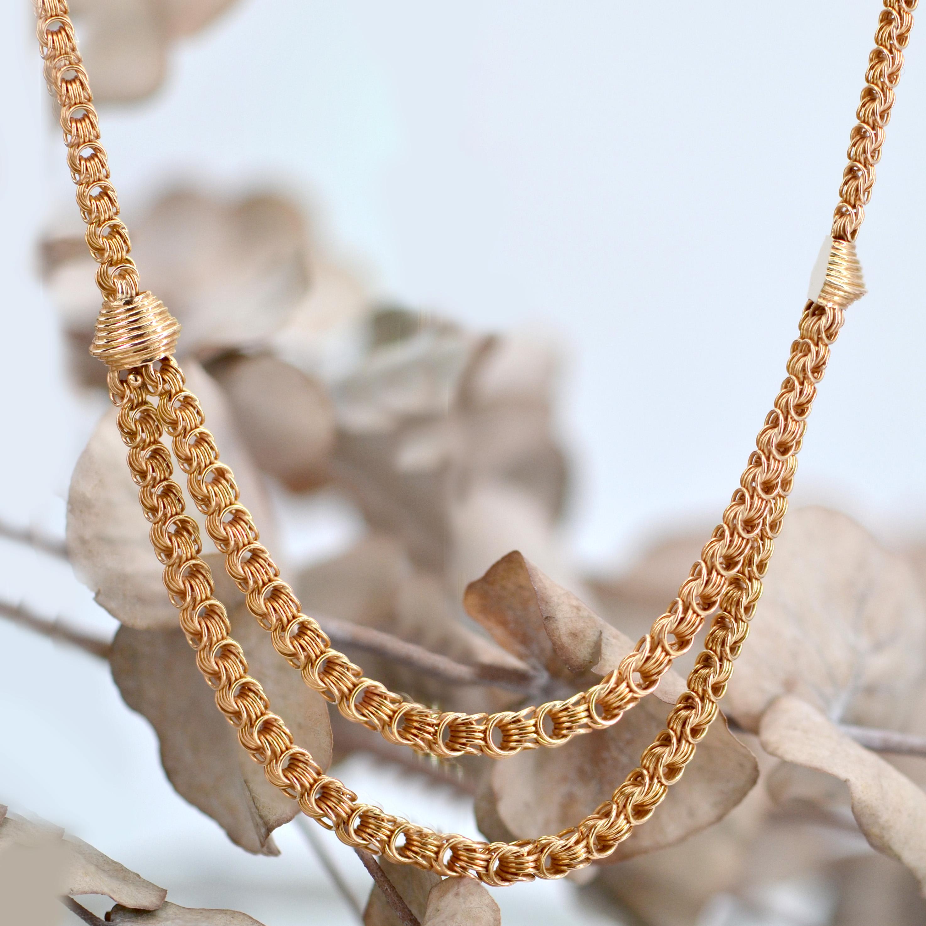 1960s 18 Karat Rose Gold Drapery Necklace In Excellent Condition For Sale In Poitiers, FR