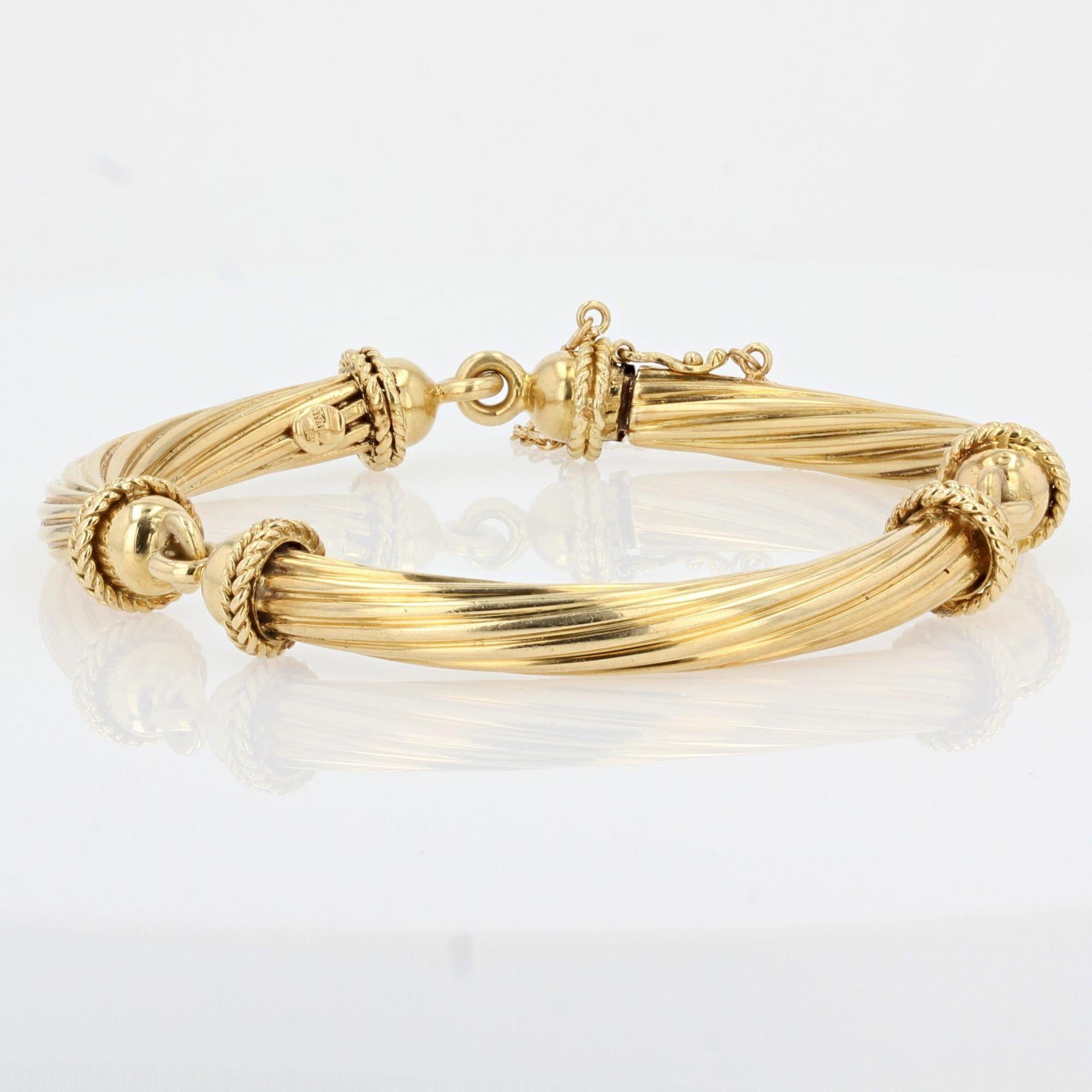 1960s 18 Karat Yellow Gold Articulated Bangle Bracelet For Sale 1