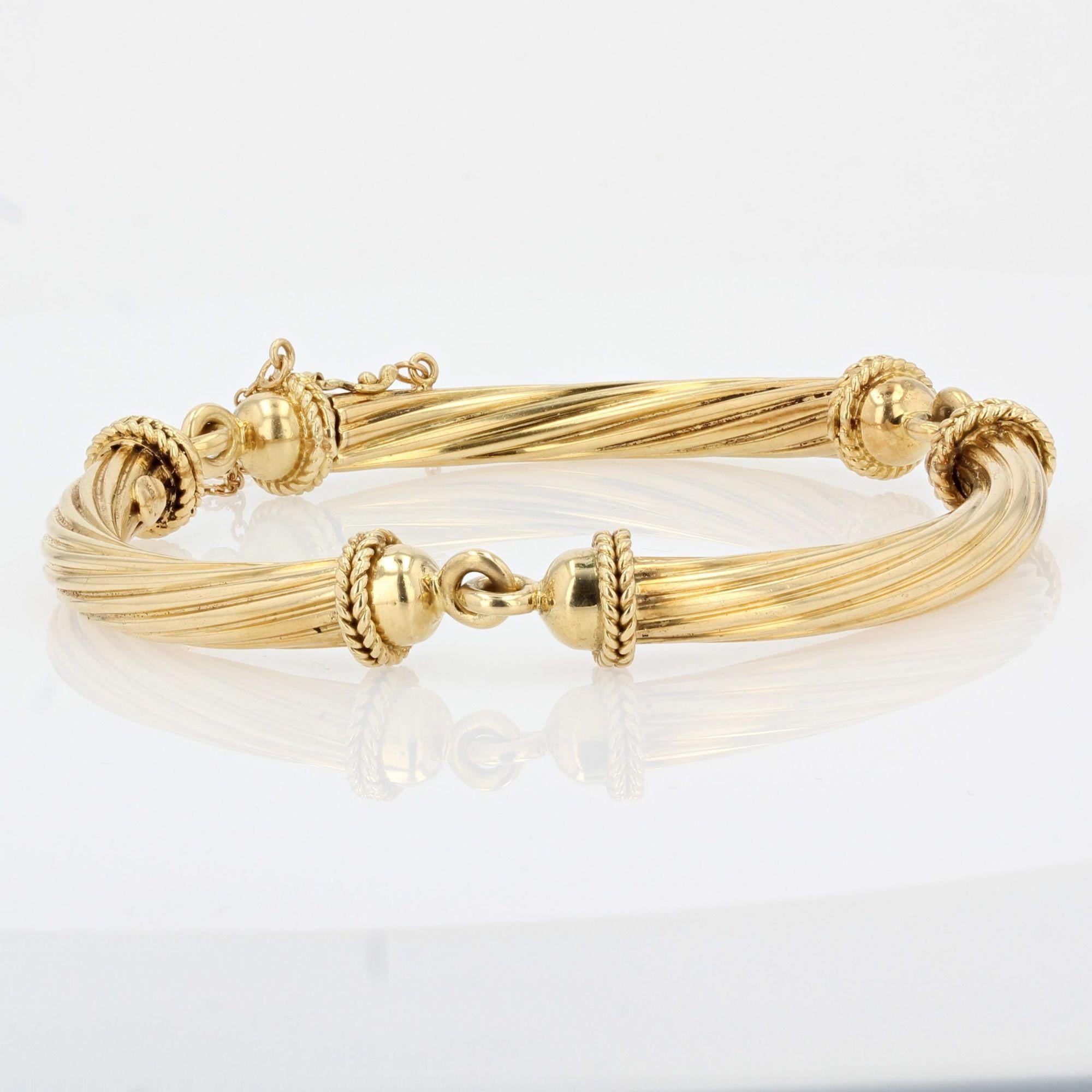 1960s 18 Karat Yellow Gold Articulated Bangle Bracelet For Sale 2