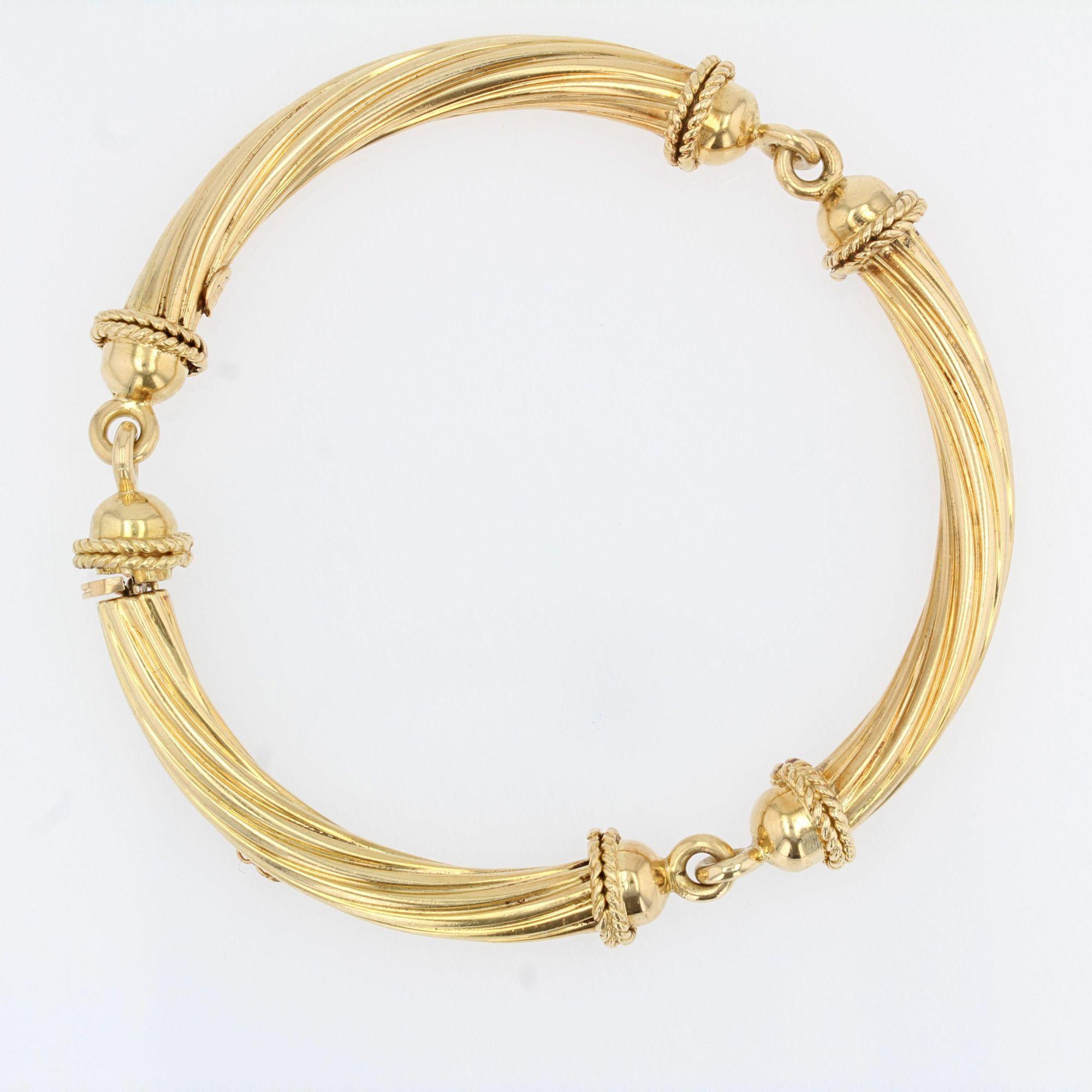 1960s 18 Karat Yellow Gold Articulated Bangle Bracelet For Sale 3