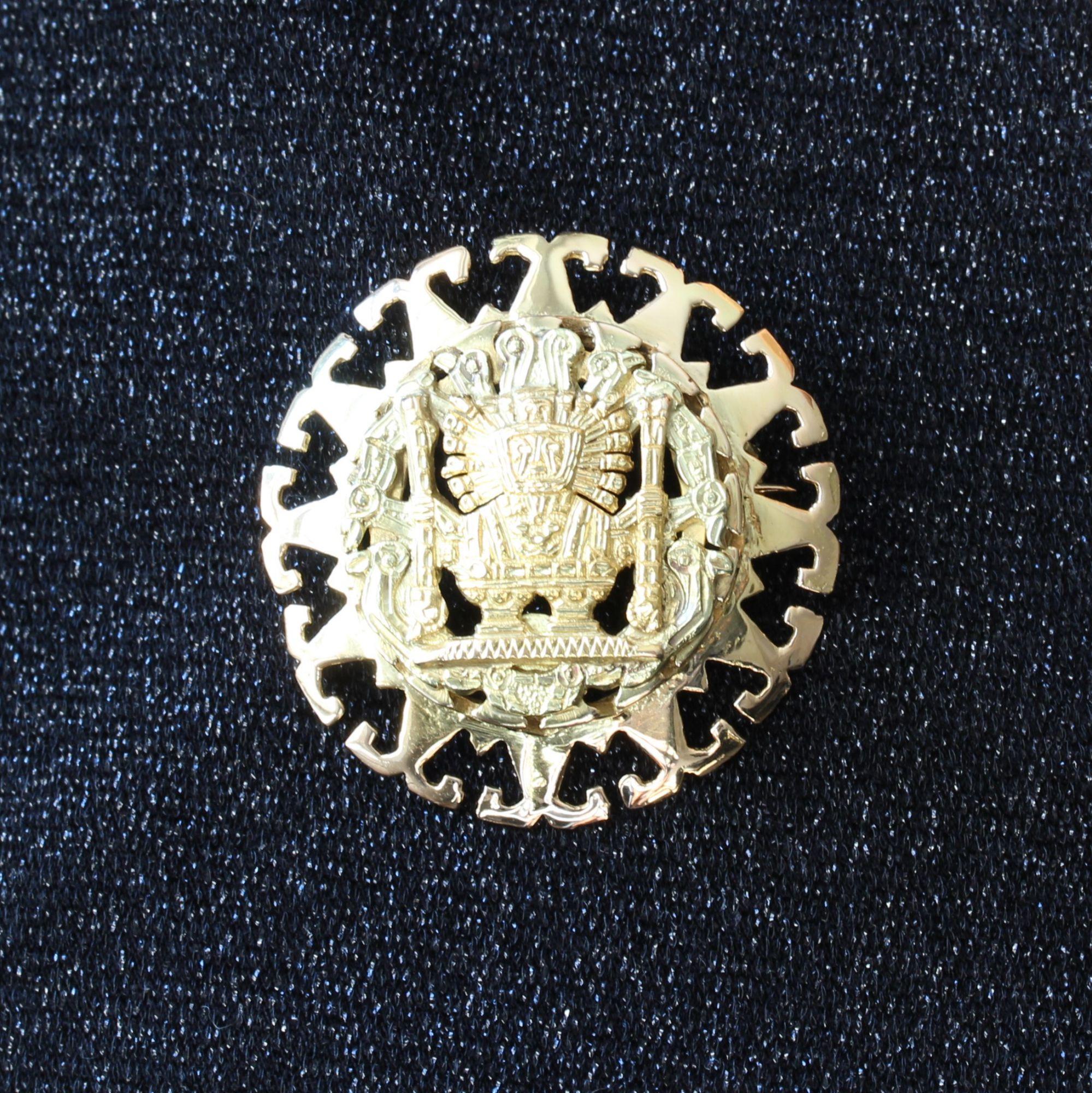 Pendentif broche aztèque en or jaune 18 carats, années 1960 en vente 3