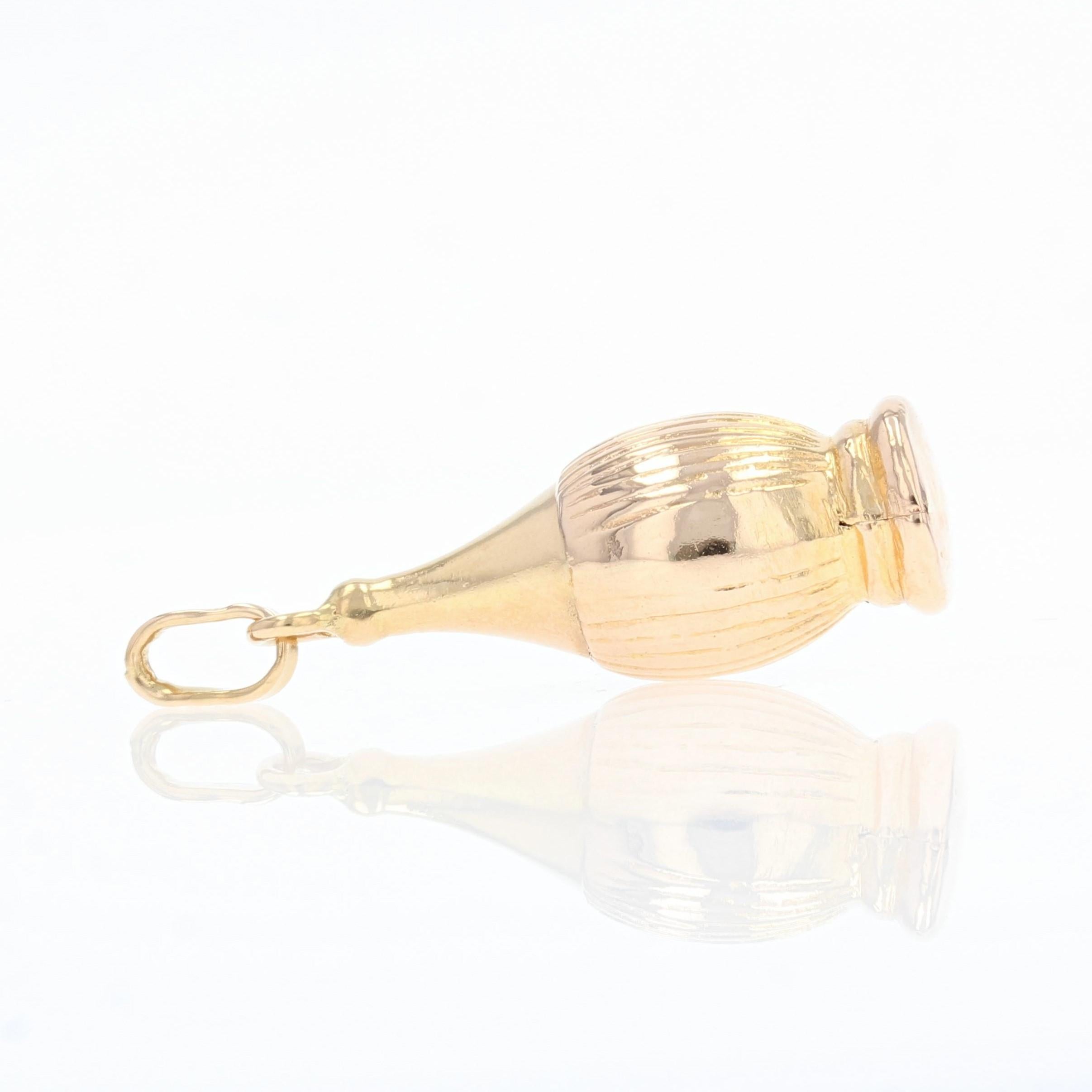 1960s 18 Karat Yellow Gold Bottle Charm Pendant In Good Condition In Poitiers, FR