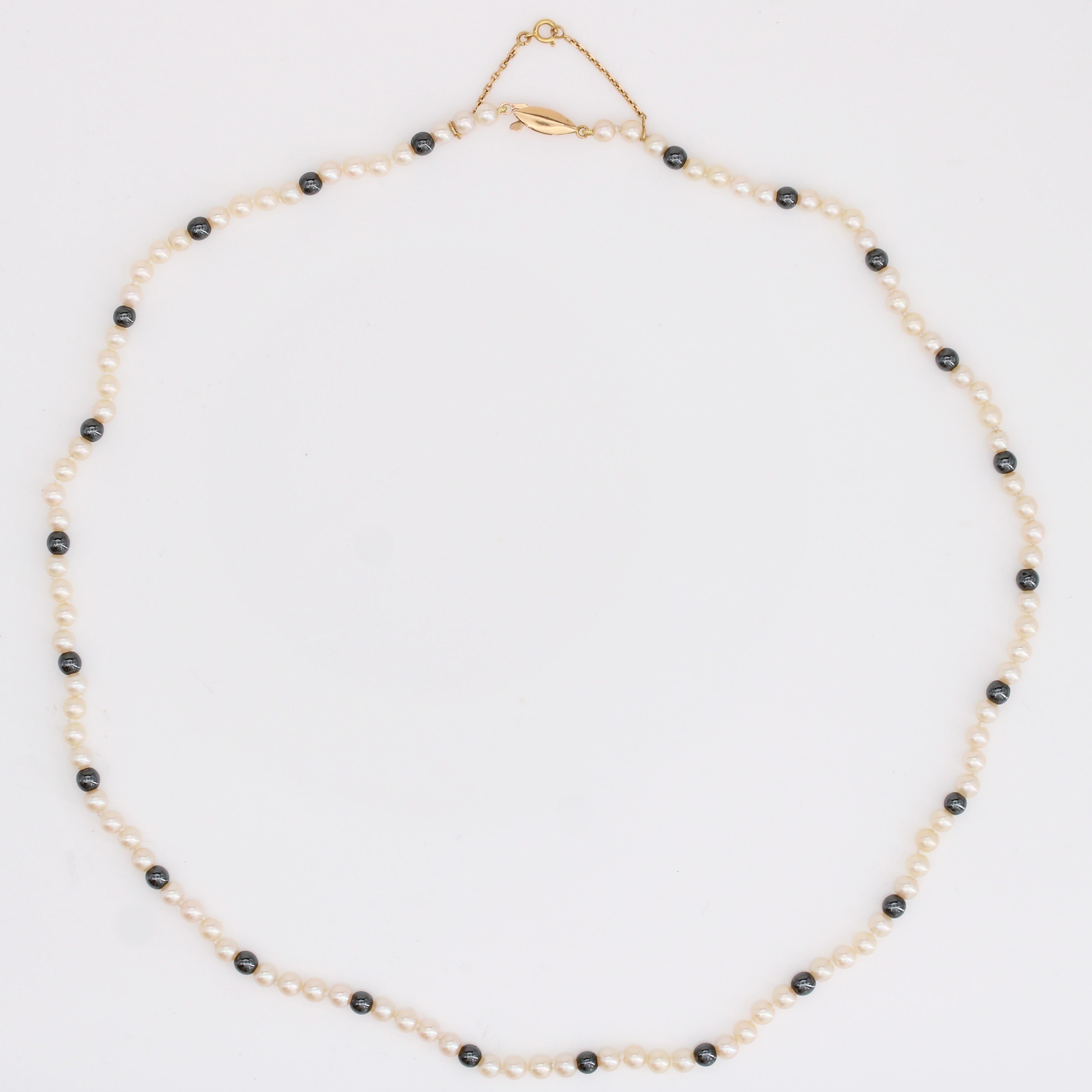 Retro 1960s 18 Karat Yellow Gold Clasp Cultured Pearl and Hematite Beads Necklace For Sale