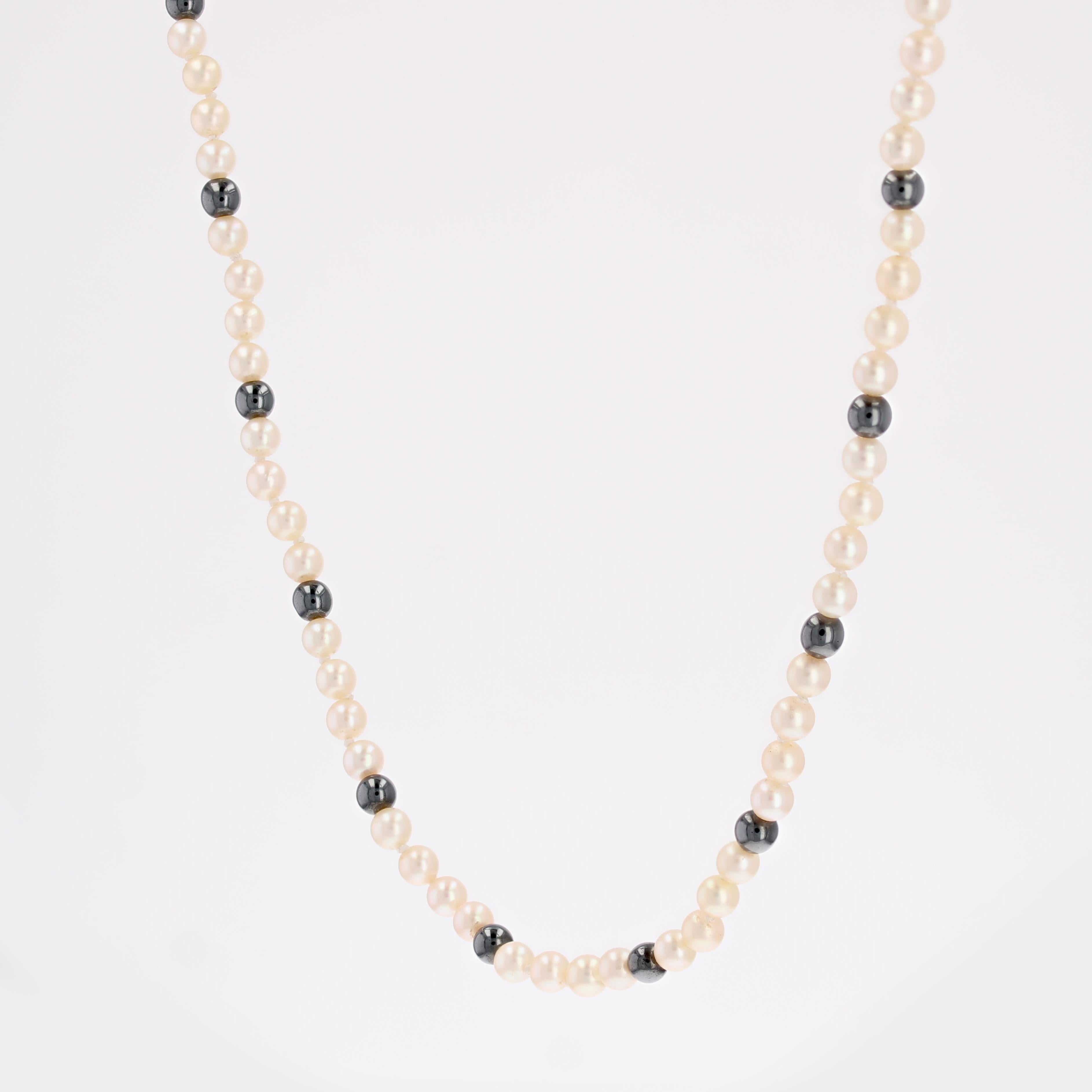 1960s 18 Karat Yellow Gold Clasp Cultured Pearl and Hematite Beads Necklace For Sale 1