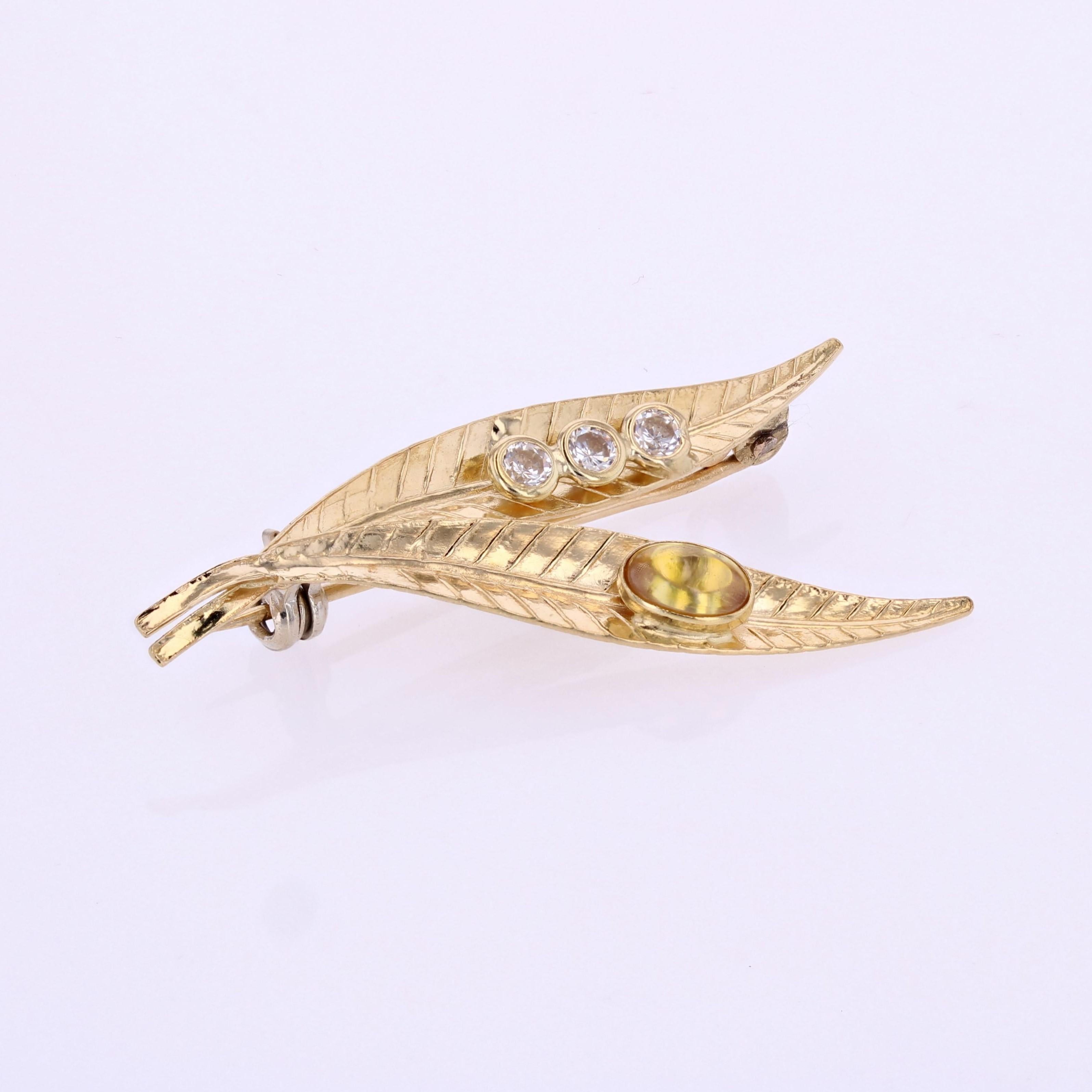 1960s 18 Karat Yellow Gold Double Leaf Brooch In Good Condition For Sale In Poitiers, FR