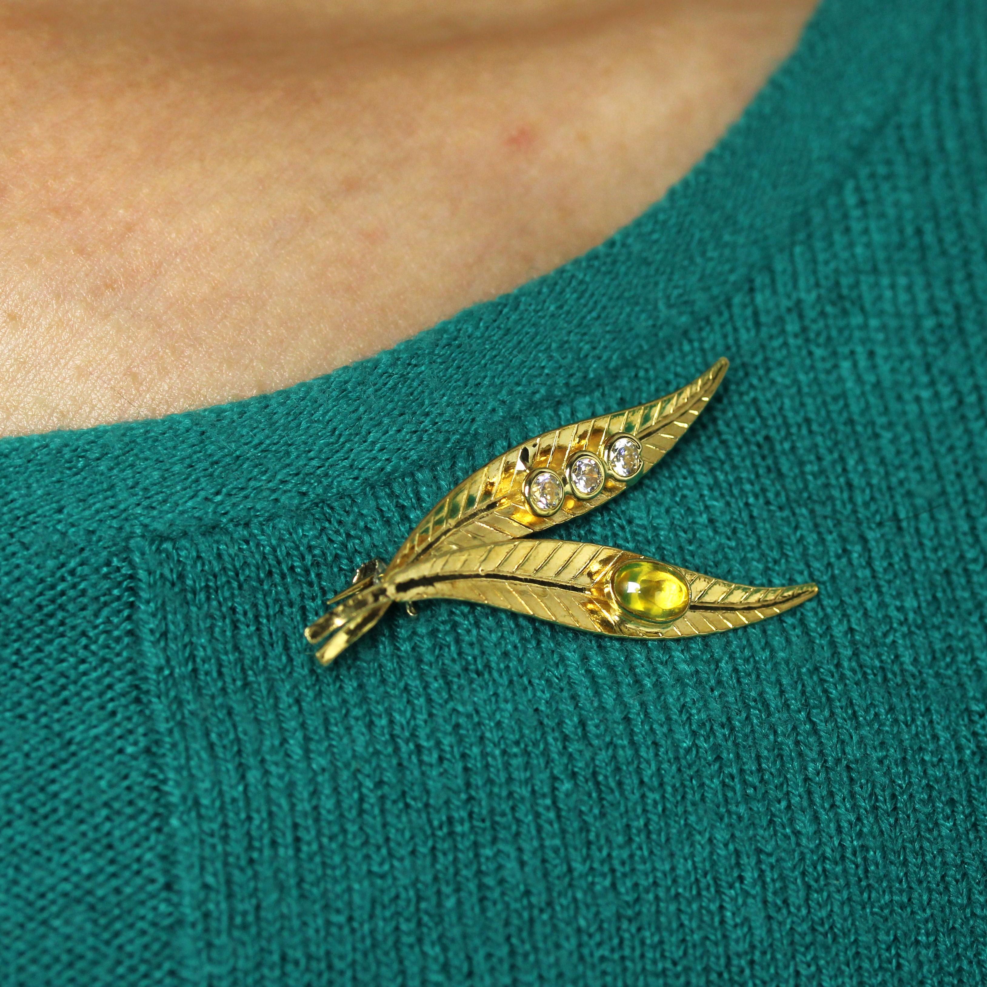 1960s 18 Karat Yellow Gold Double Leaf Brooch For Sale 3