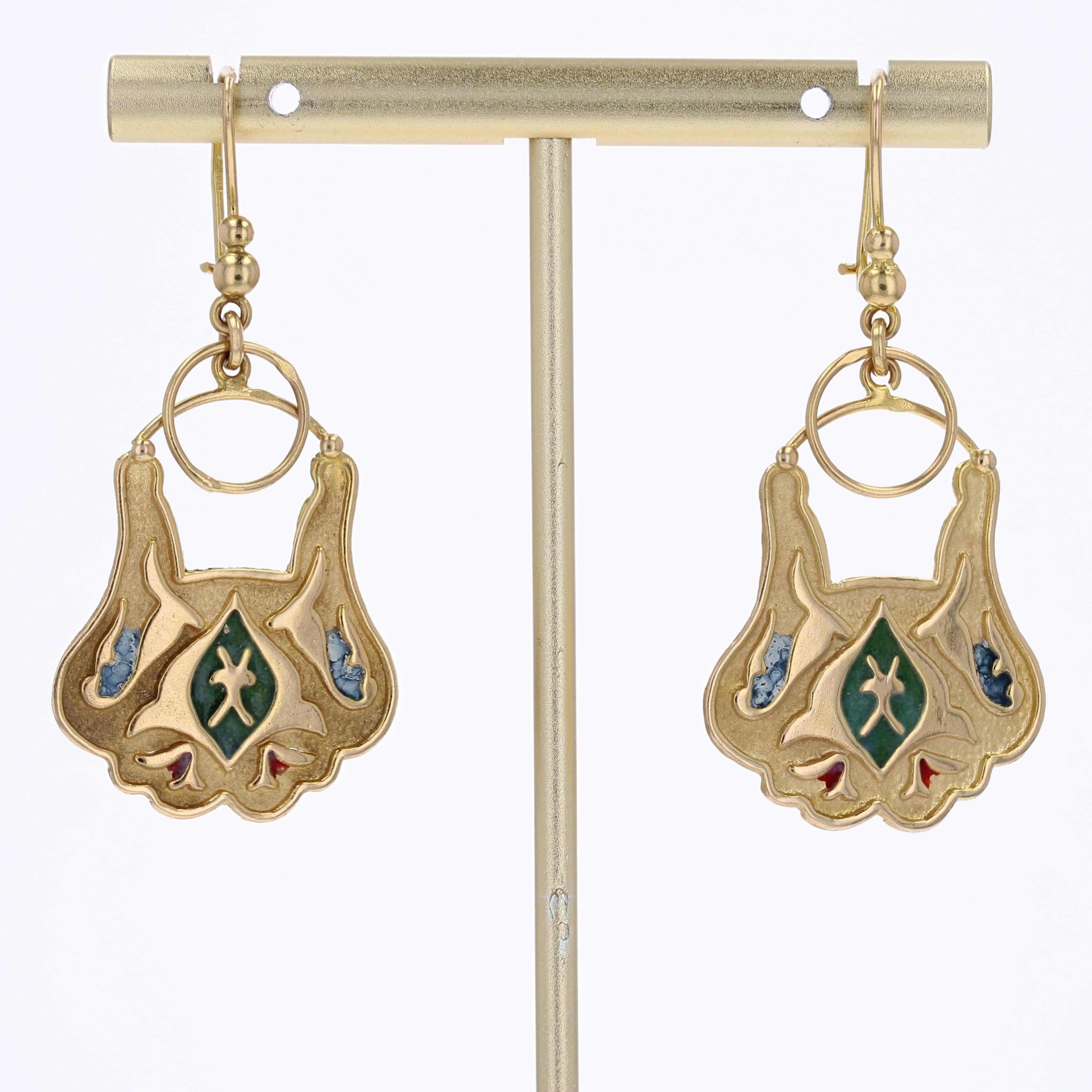 1960s Boucles d'oreilles orientales pendantes en or jaune 18 carats émaillé en vente 3