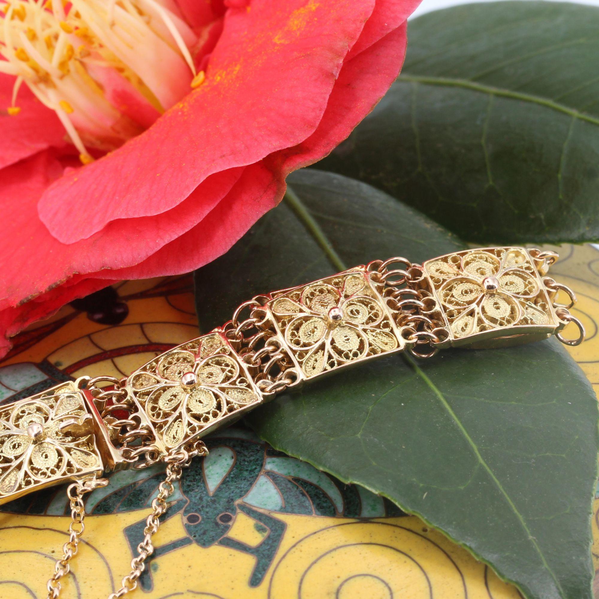 1960s 18 Karat Yellow Gold Filigree Square Links Bracelet 3