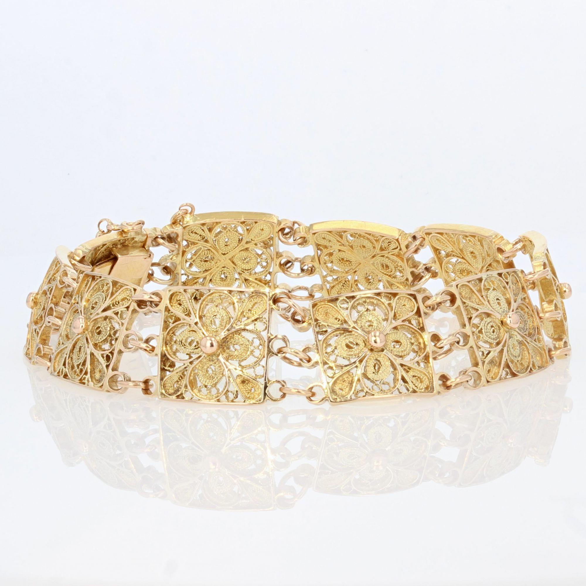 1960s 18 Karat Yellow Gold Filigree Square Links Bracelet 4