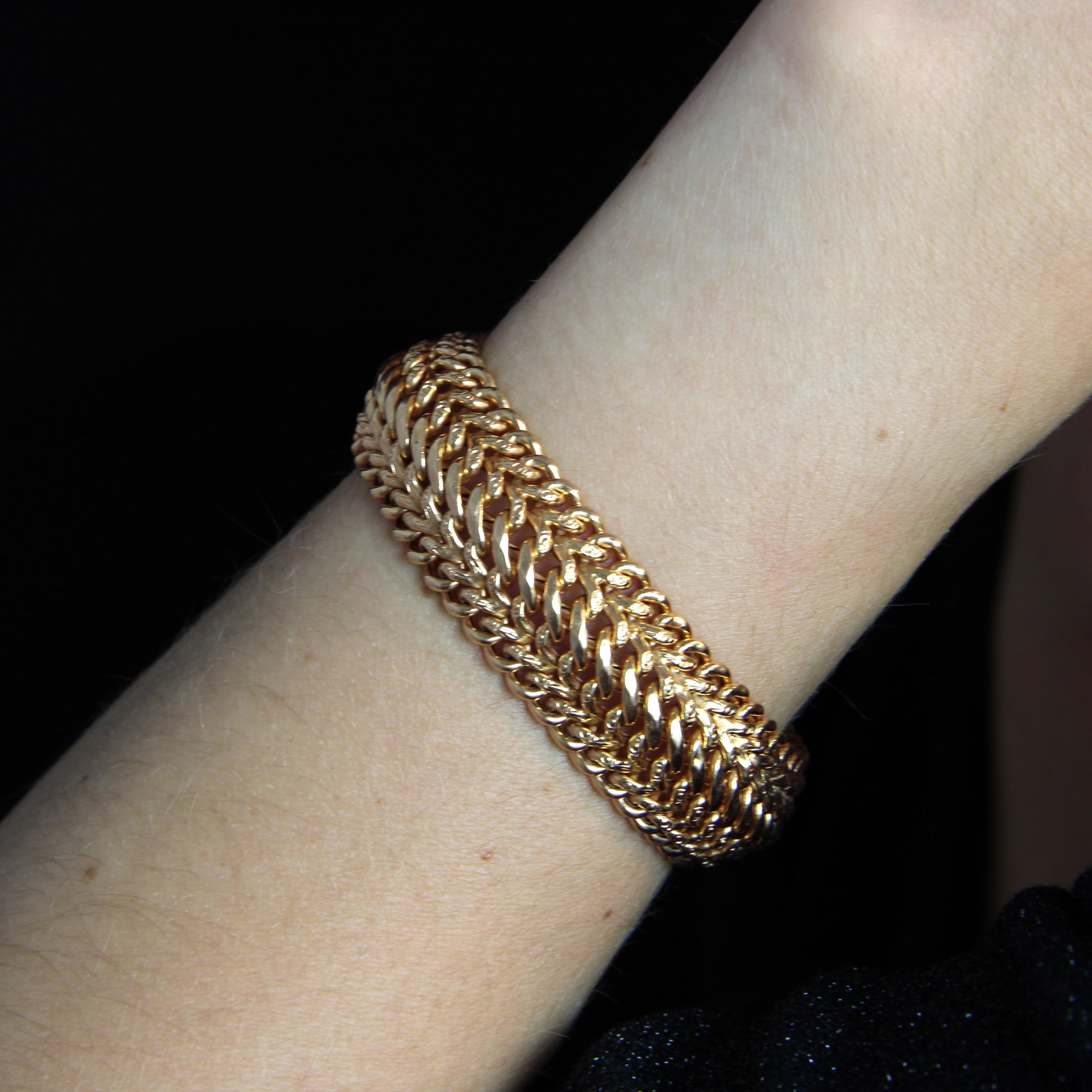 1960s 18 Karat Yellow Gold Flexible Retro Bracelet For Sale 2