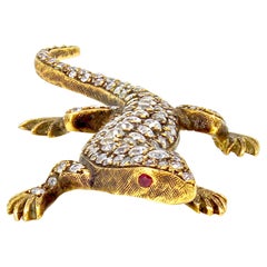1960s 18 Karat Yellow Gold Gecko Brooch with Diamonds and Rubies