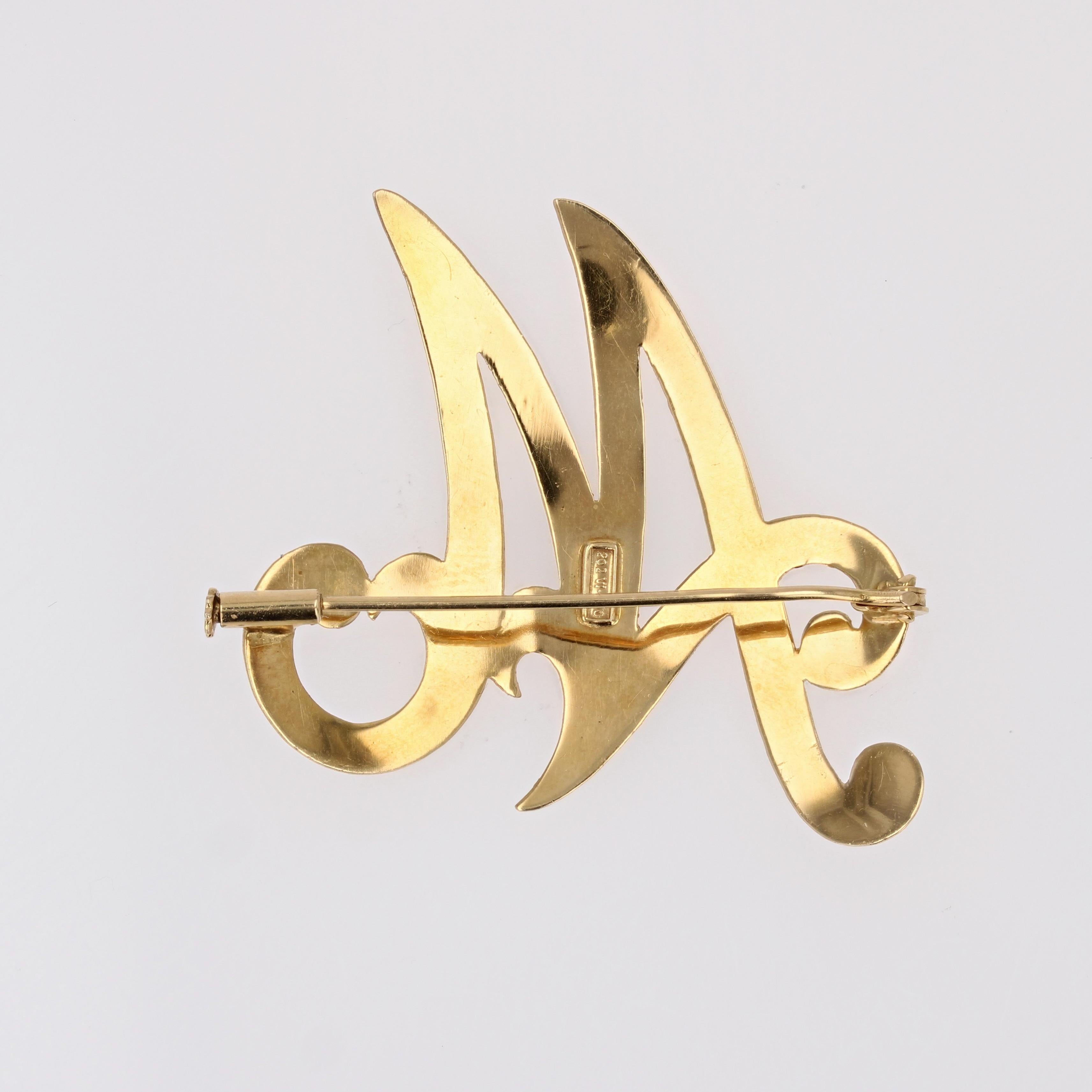 1960s 18 Karat Yellow Gold M Letter Brooch For Sale 5