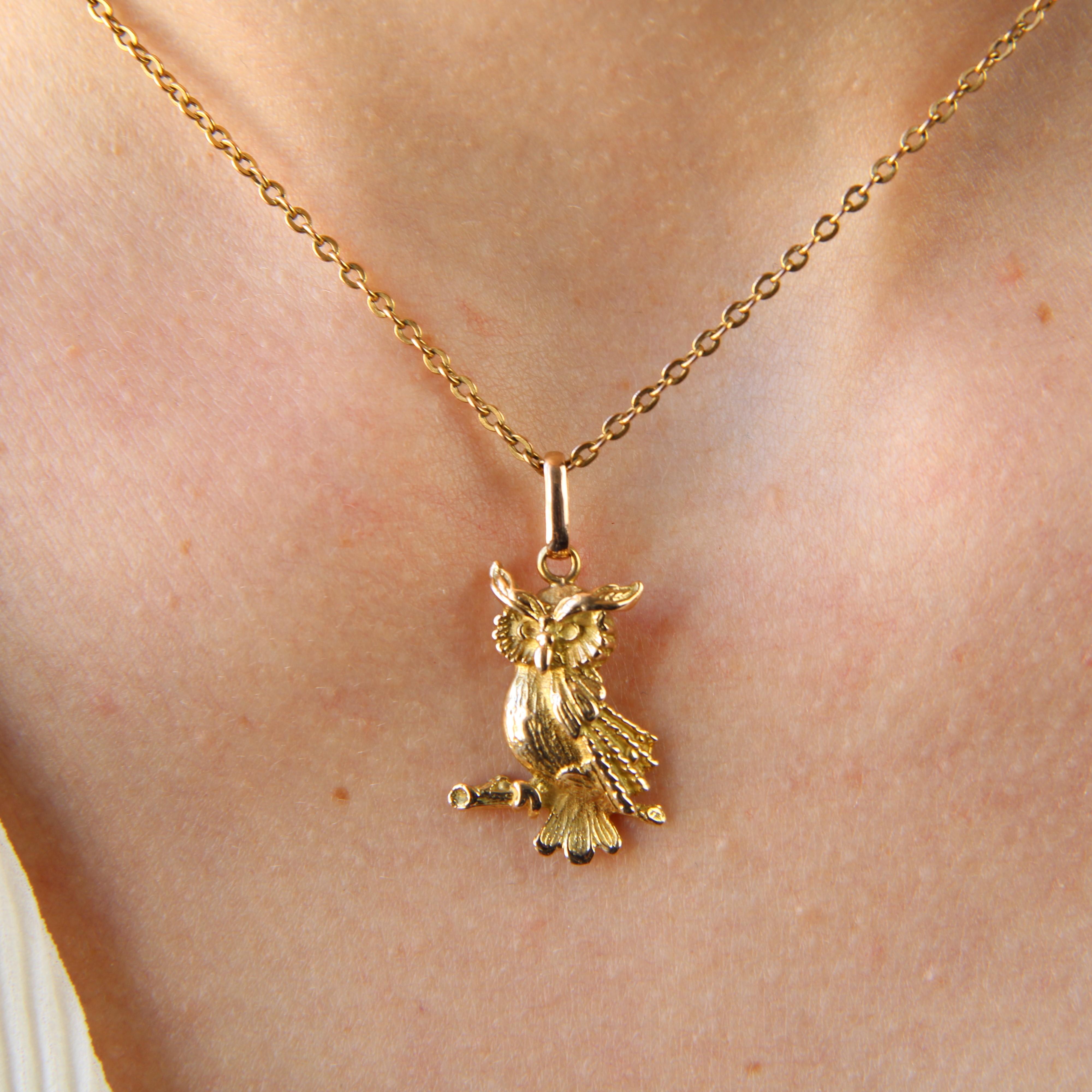 1960s 18 Karat Yellow Gold Owl Pendant In Good Condition In Poitiers, FR