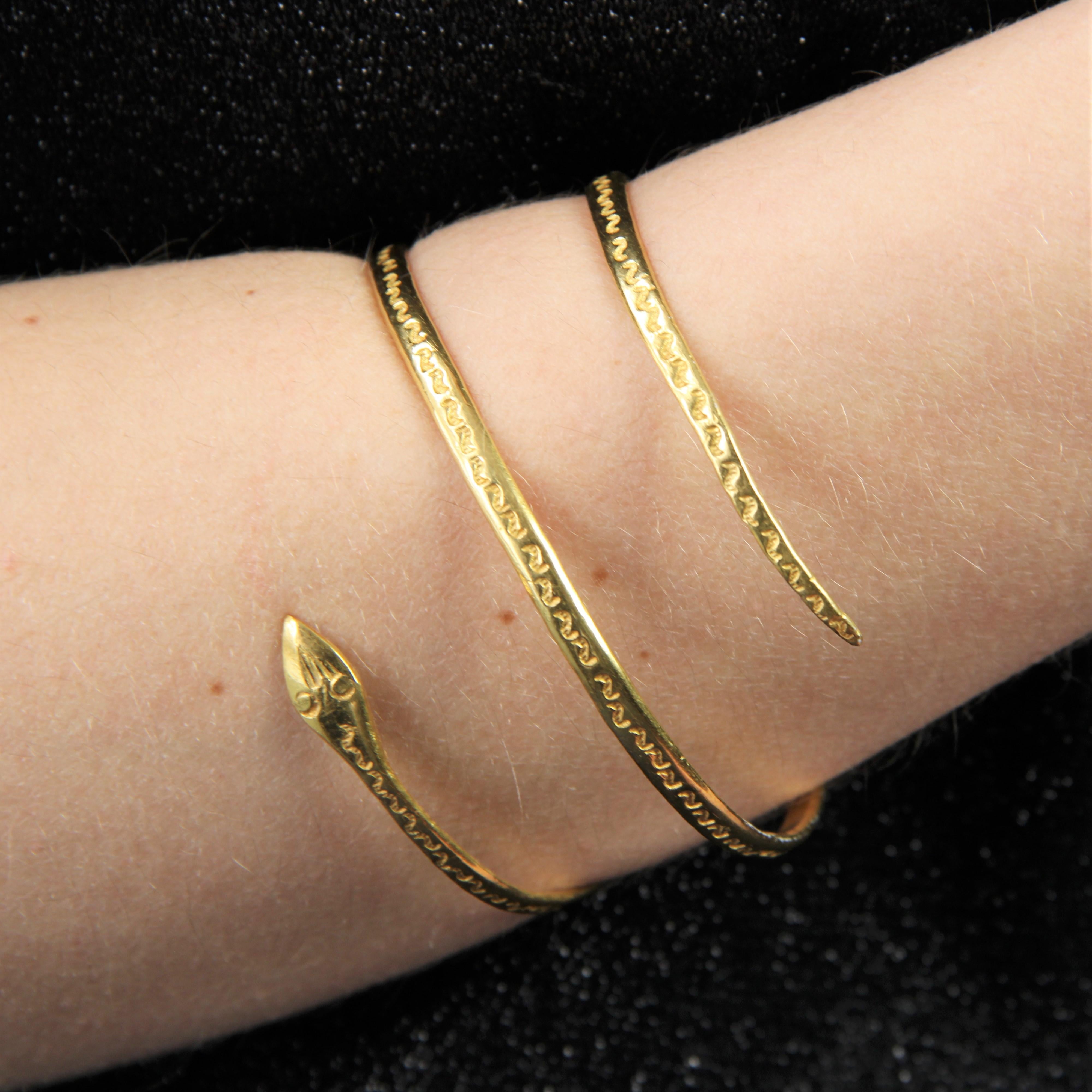 Bracelet serpent en or jaune 18 carats des années 1960 Pour femmes en vente