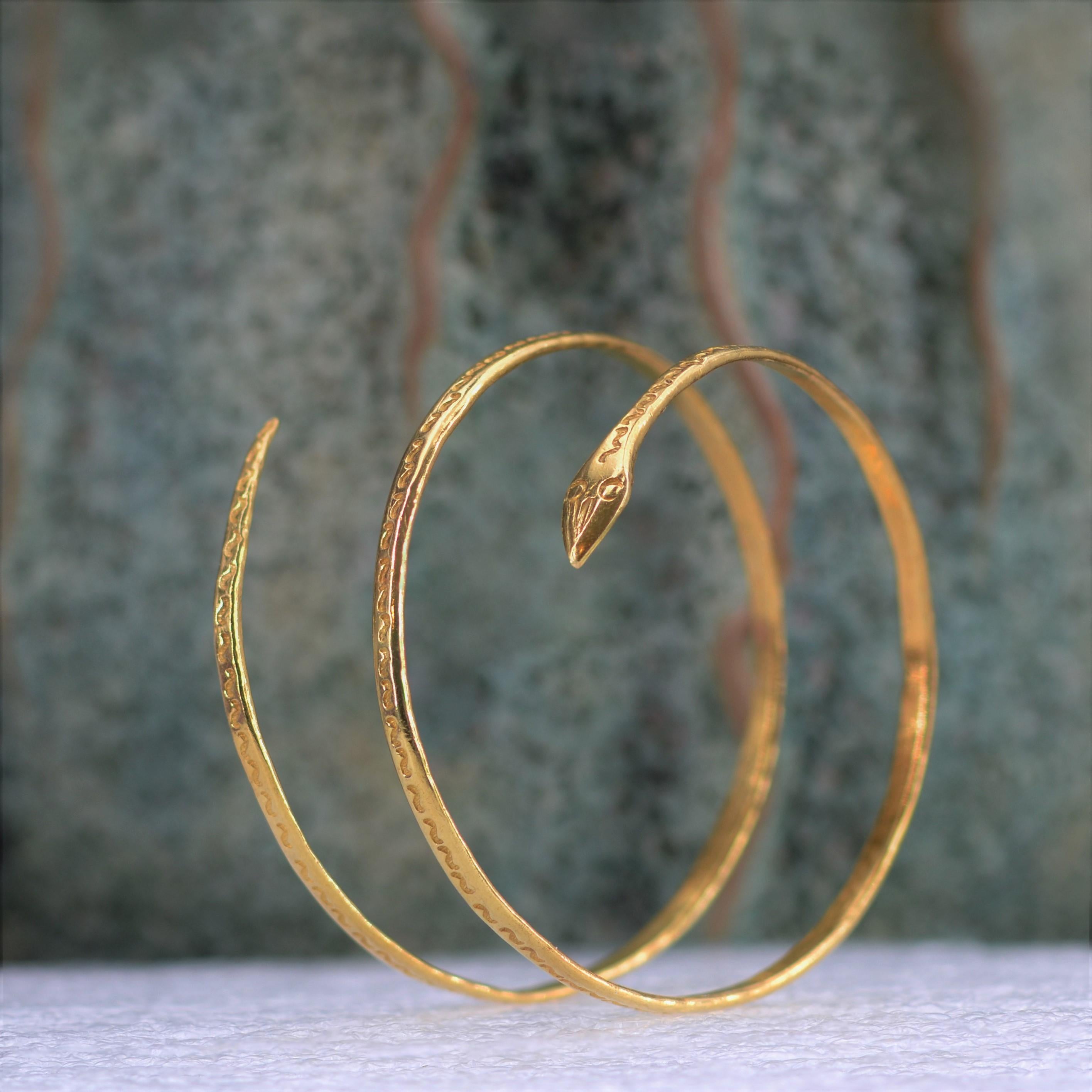1960s 18 Karat Yellow Gold Snake Bracelet In Good Condition For Sale In Poitiers, FR