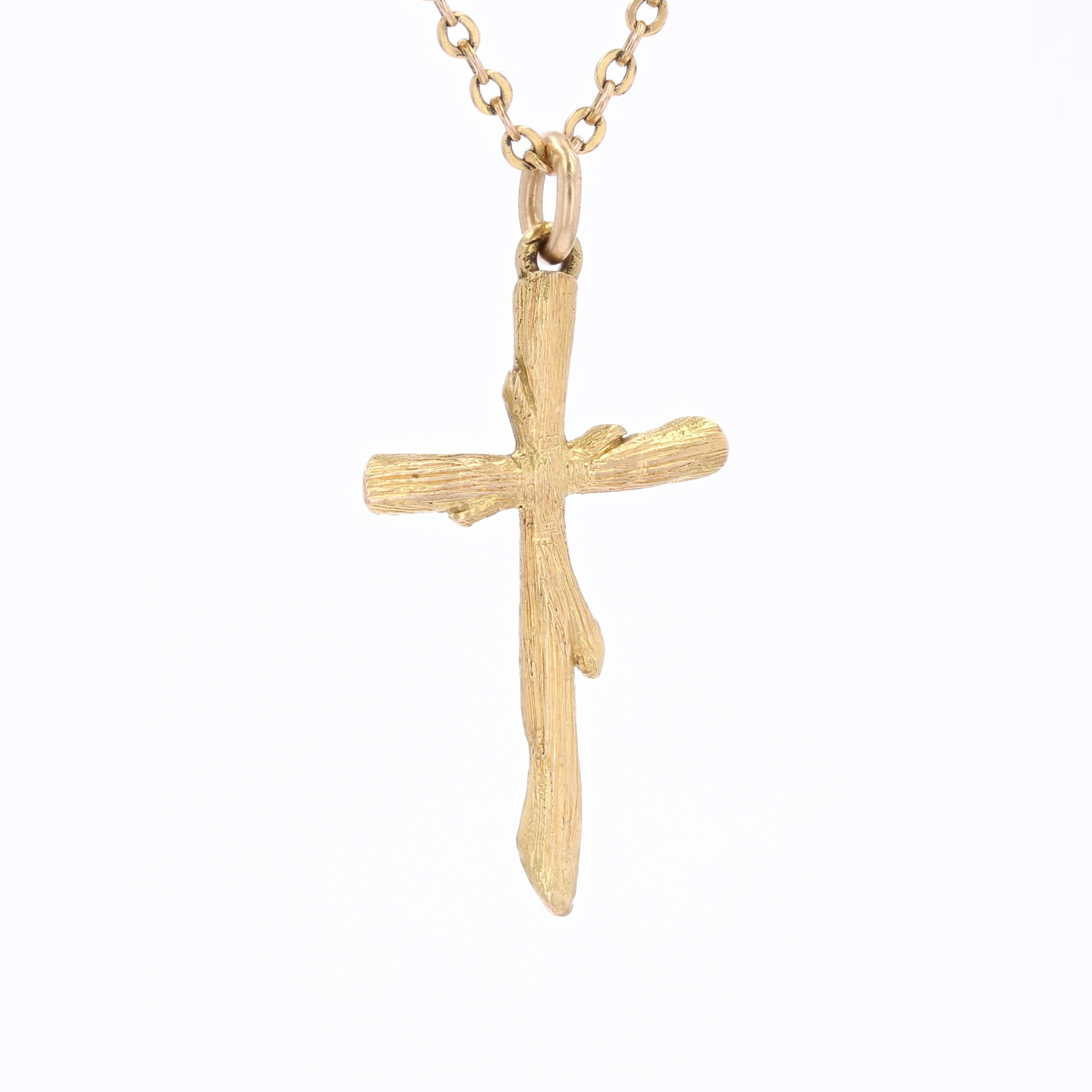 Ciondolo a forma di croce in oro giallo 18 carati del 1960, con texture vegetale in vendita 2