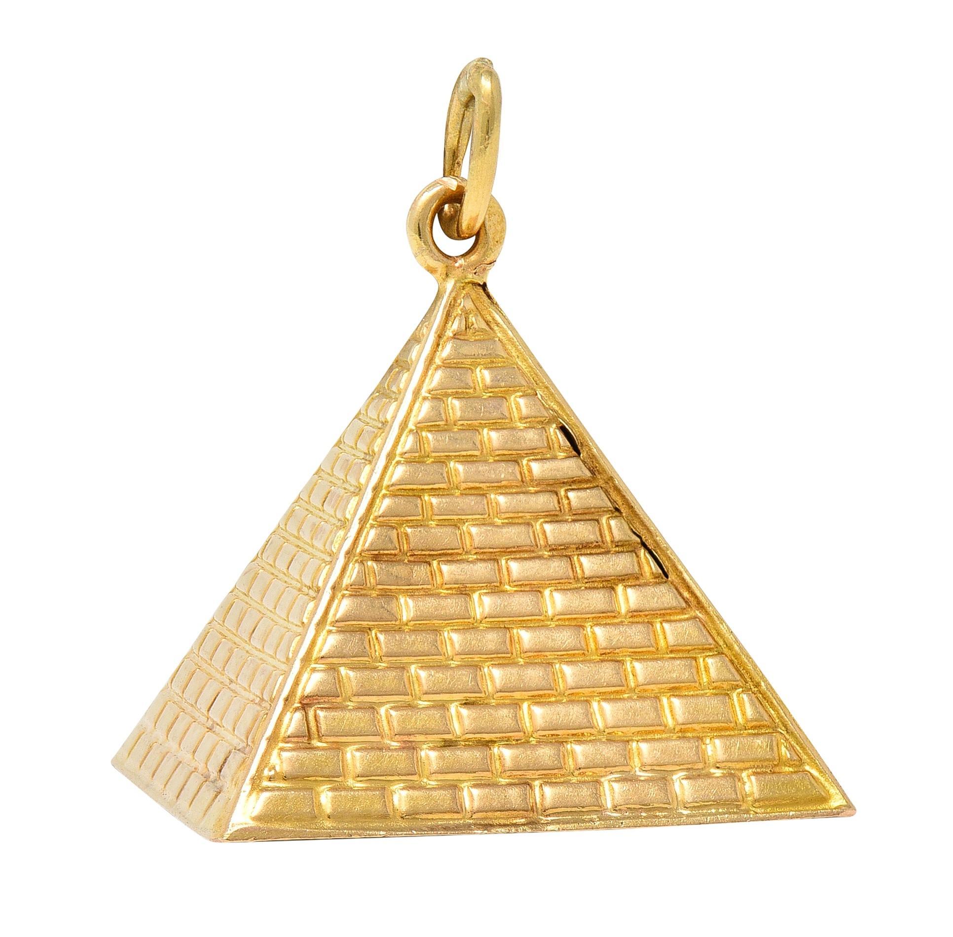 Moderne Pendentif pyramide égyptienne vintage en or jaune 18 carats des années 1960 en vente