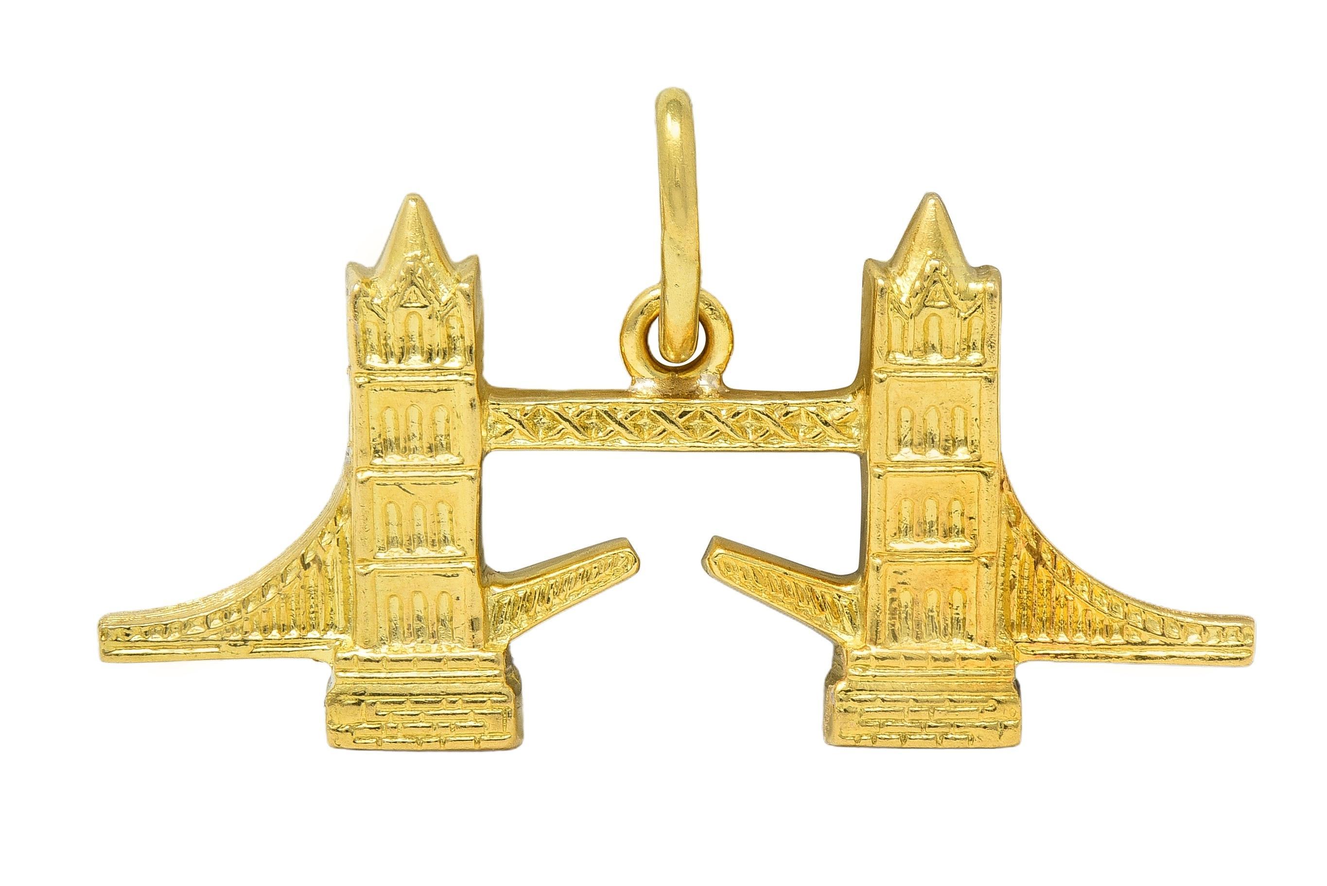 Moderne Pendentif Tower Bridge Vintage en or jaune 18 carats des années 1960 en vente