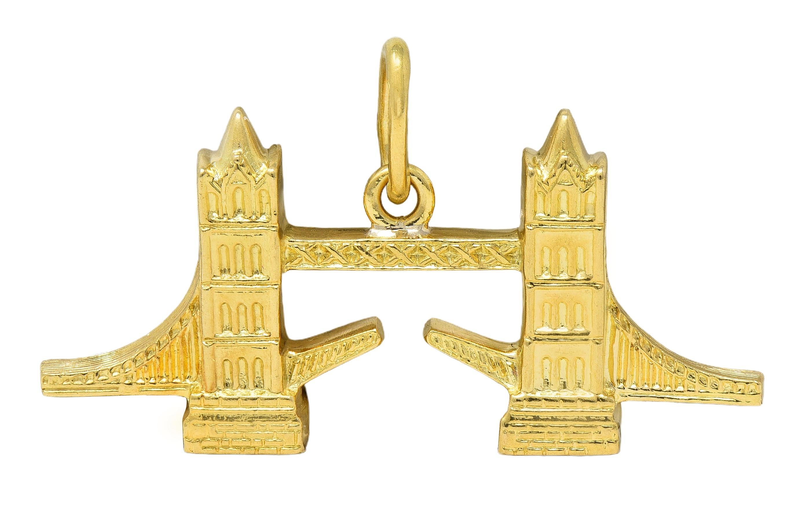 Pendentif Tower Bridge Vintage en or jaune 18 carats des années 1960 en vente 1