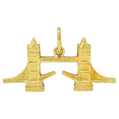 Ciondolo a forma di ponte della torre vintage in oro giallo 18 carati degli anni '60