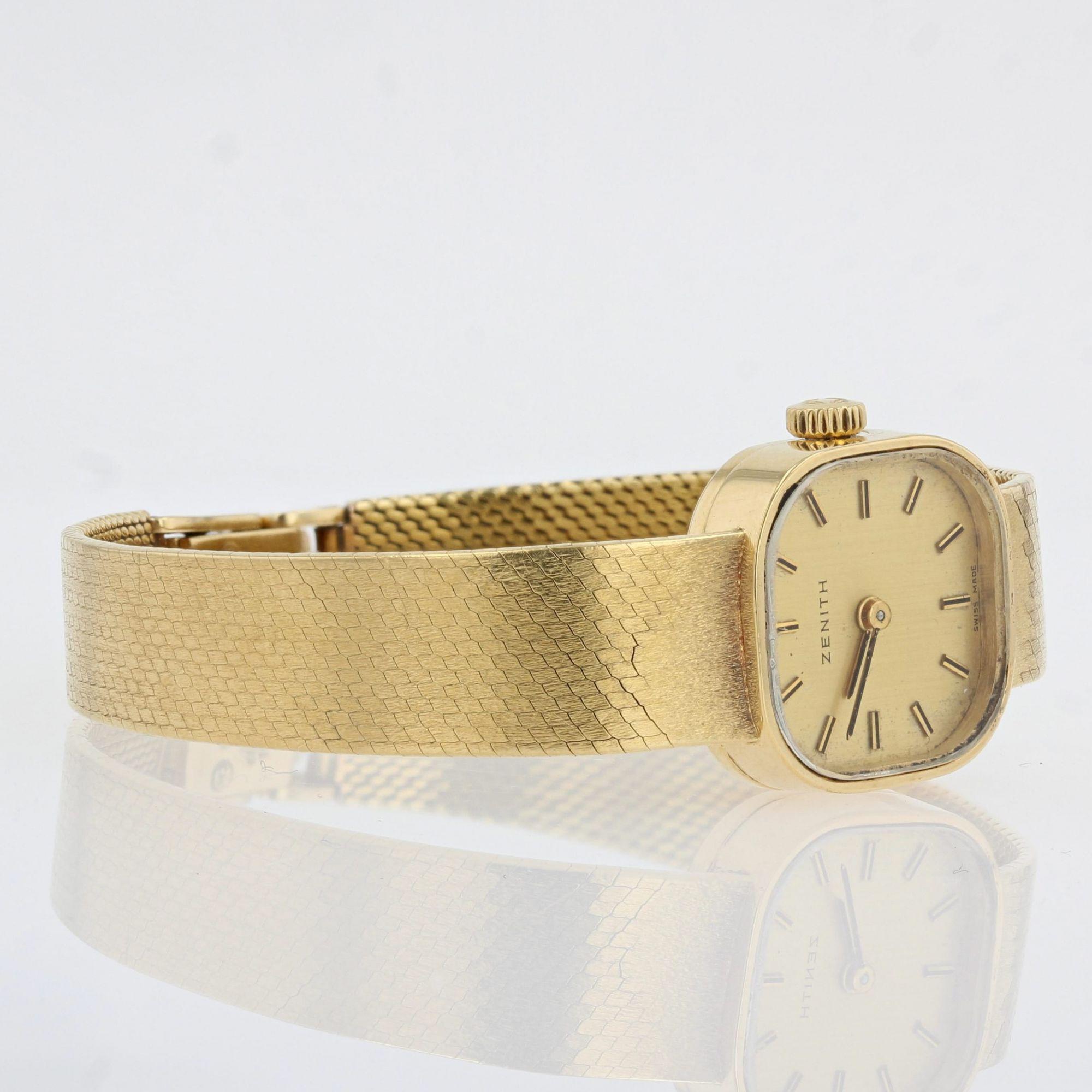 1960s 18 Karat Yellow Gold Zenith Lady's Watch In Good Condition For Sale In Poitiers, FR