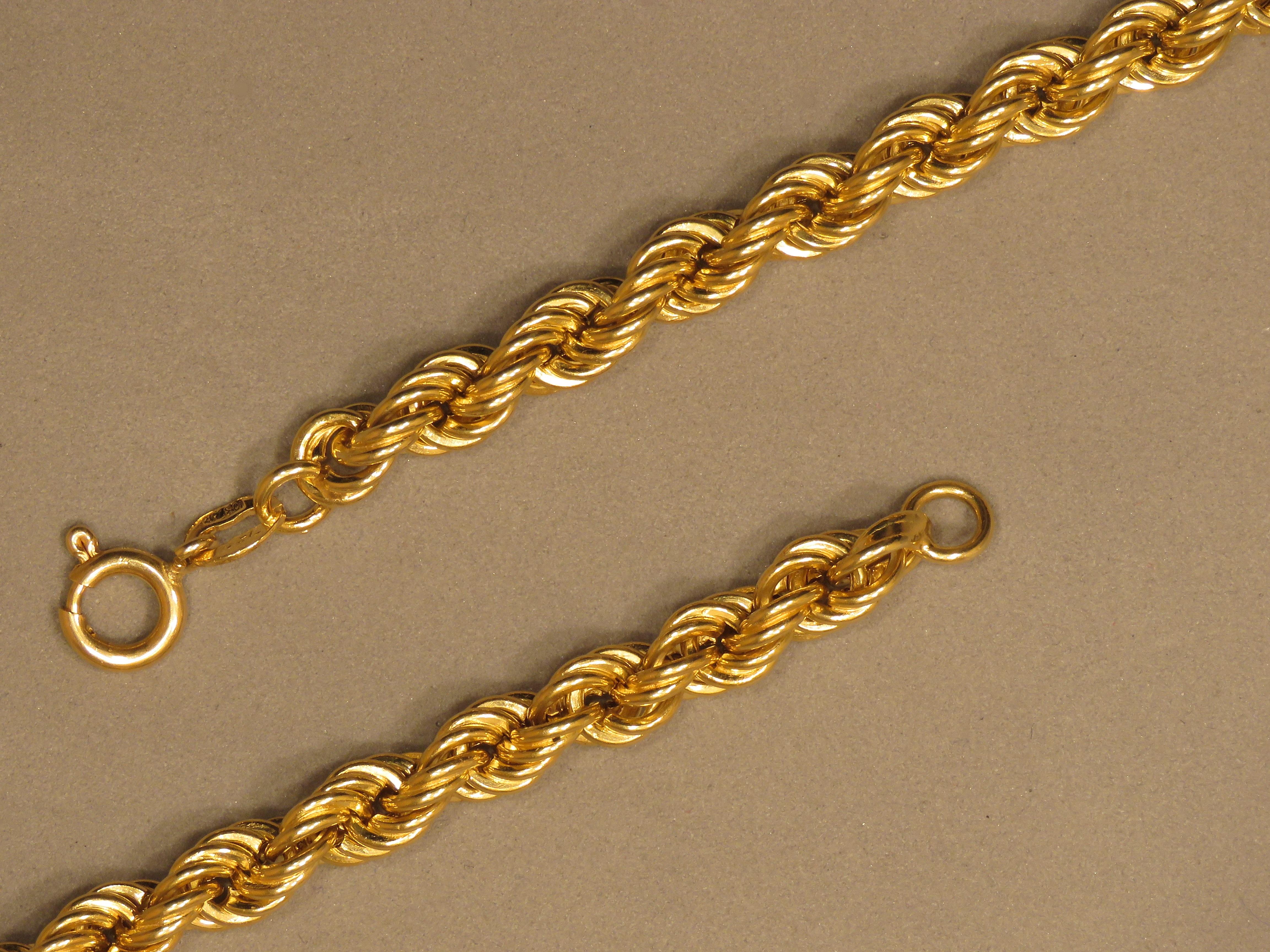  1960s 18 Kt Gold Twisted Wire Necklace Handcrafted in Italy  In Excellent Condition In Milano, IT
