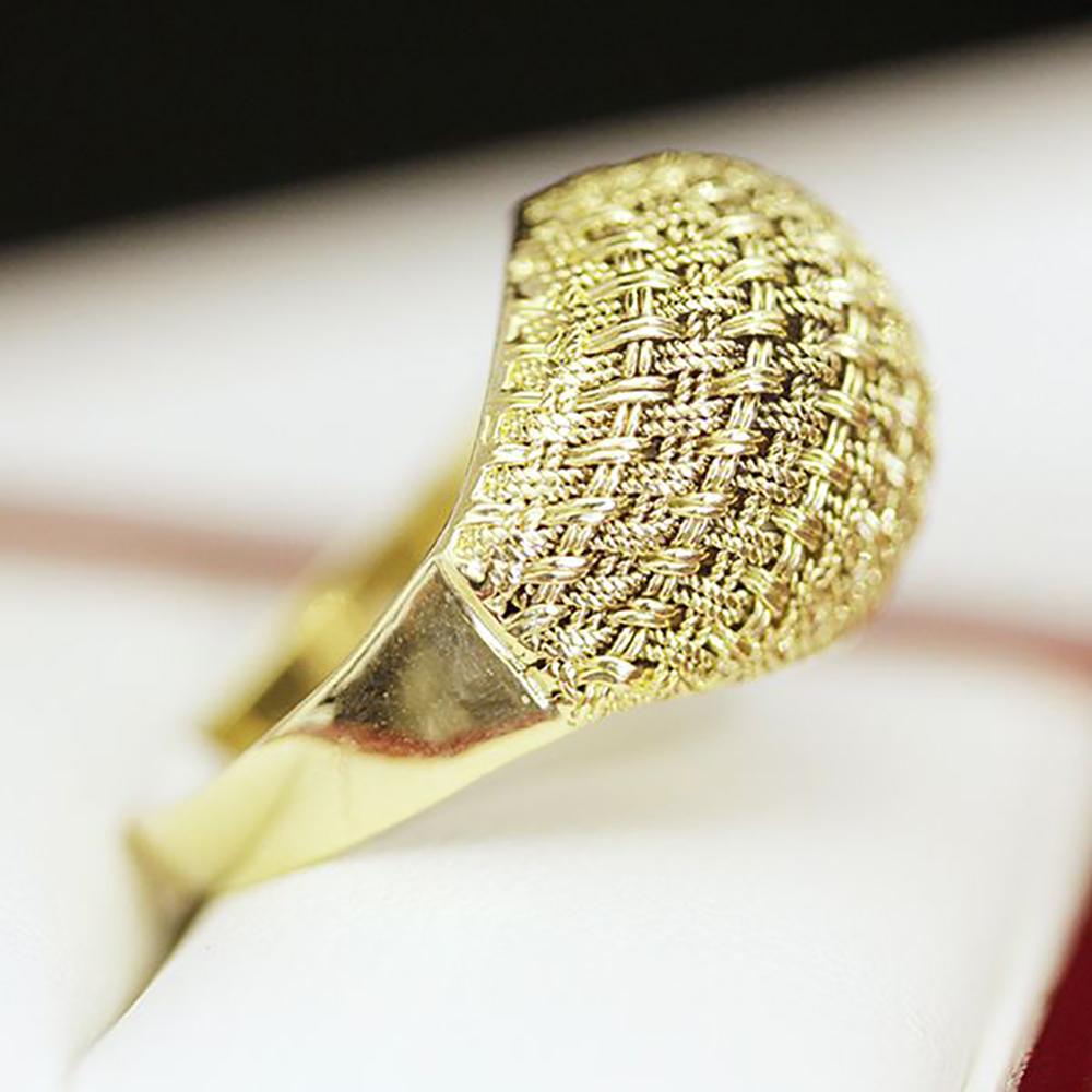 1960s 18ct Gold Mesh Dome Dress Ring Cocktail Ring For Sale 7