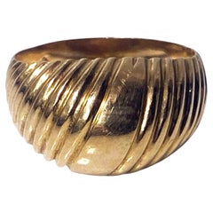 1960’s 18K dome ribbed Ring.